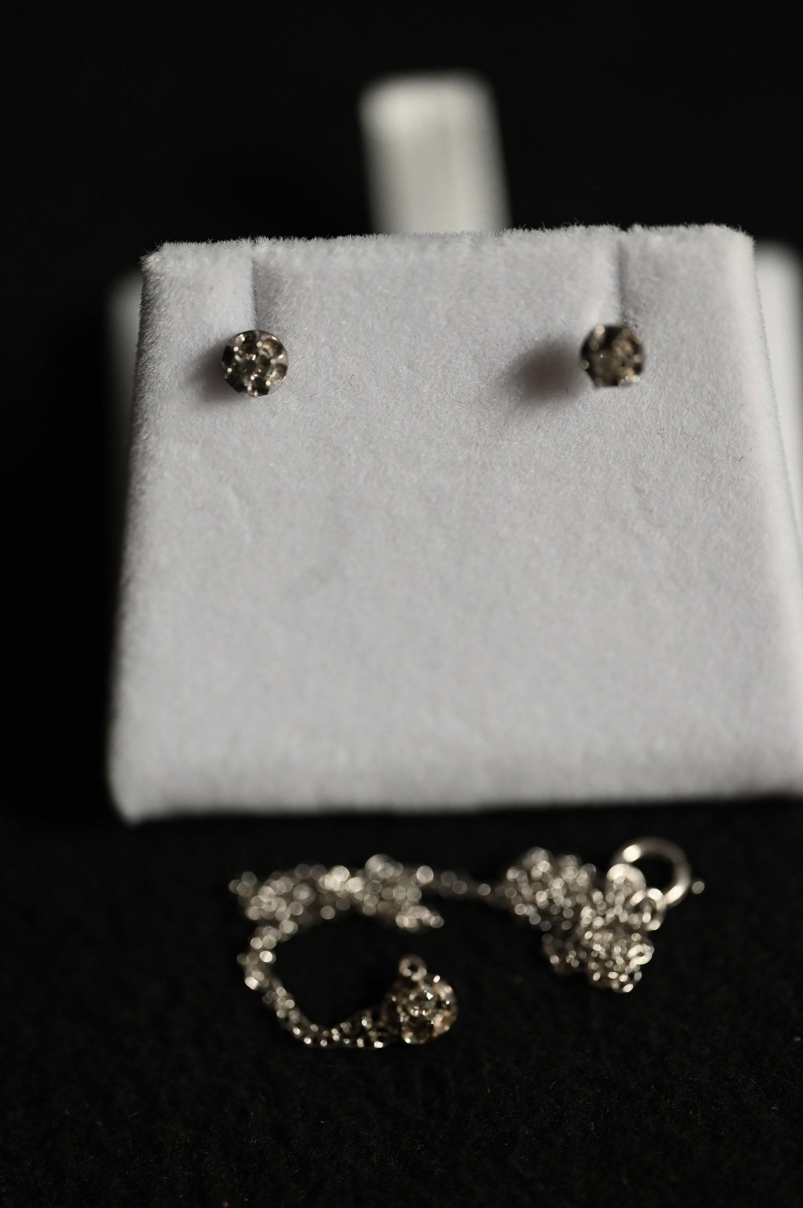 Natural Diamond sterling silver earrings and necklace: Material: Sterling Silver Stone: natural diamond Style: Round Antique style