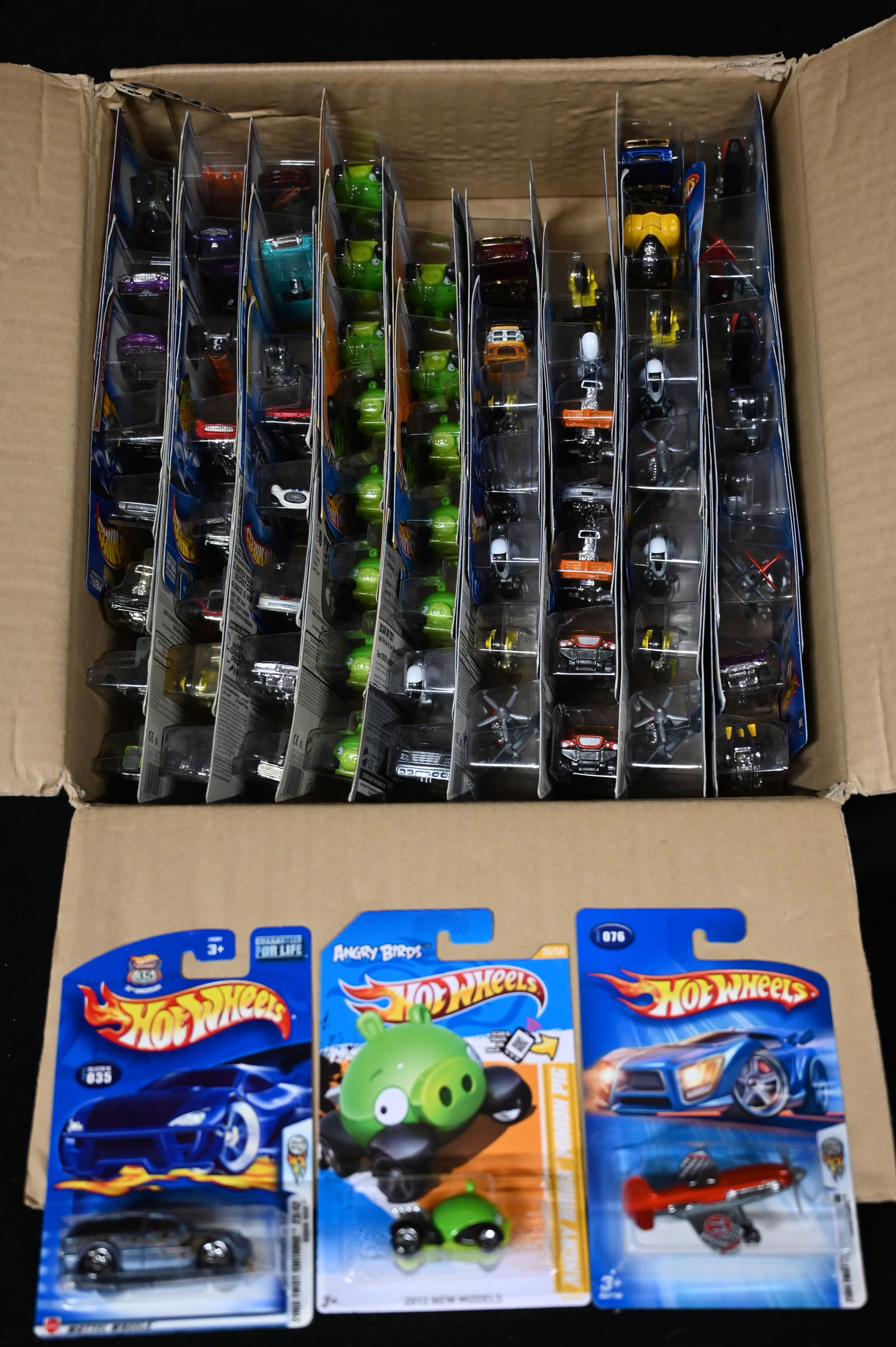 Mattel Hot Wheels Assortment contains 72 cars. All cars are brand new and in their original card.: Mattel Hot Wheels Assortment contains 72 cars. All cars are brand new and in their original card. The cars in the box may not match the numbers on the outside of the box. We made sure the number of ca