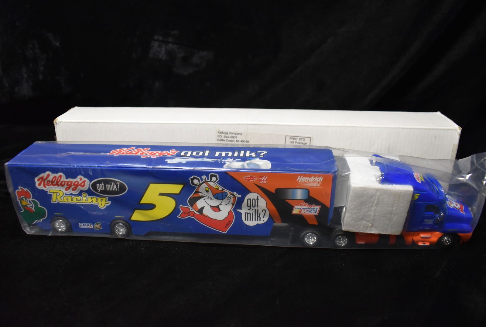 Vintage 1996 Kellogg's Nascar Racing Semi Truck Trailer Tony The Tiger Cabonte: Vintage 1996 Kellogg's Nascar Racing Semi Truck Trailer Tony The Tiger Cabonte. New in packaging and comes with original box it was shipped. This was an item that was mailed direct from the company ba