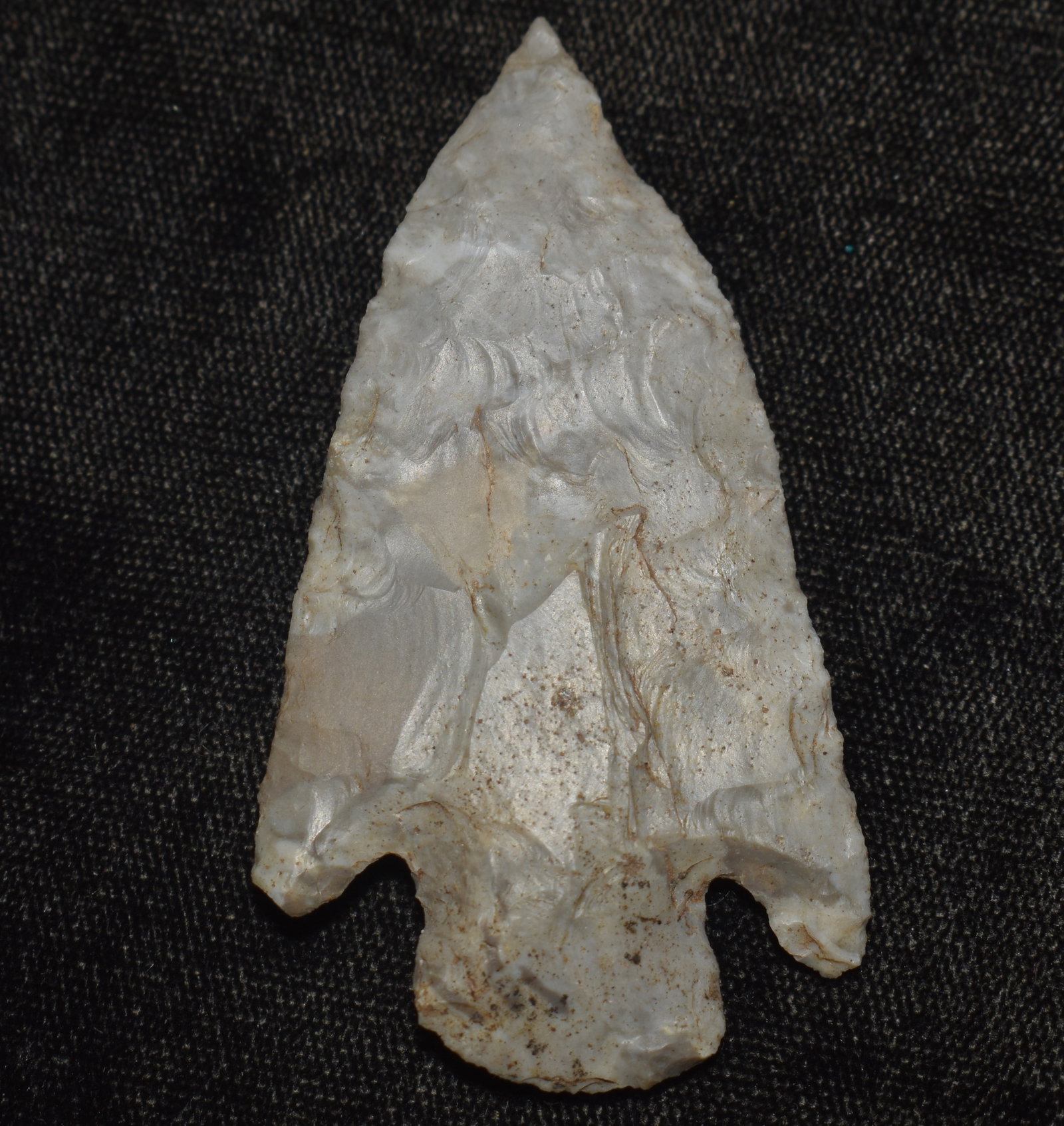 2 1/2" Choteau Chert Afton found in Cooper County, Missouri: 2 1/2" Choteau Chert Afton found in Cooper County, Missouri. Ex James Bond Collection Key words: Ancient, Prehistoric Native American Indian Artifacts, Arrowheads, Stone Tools