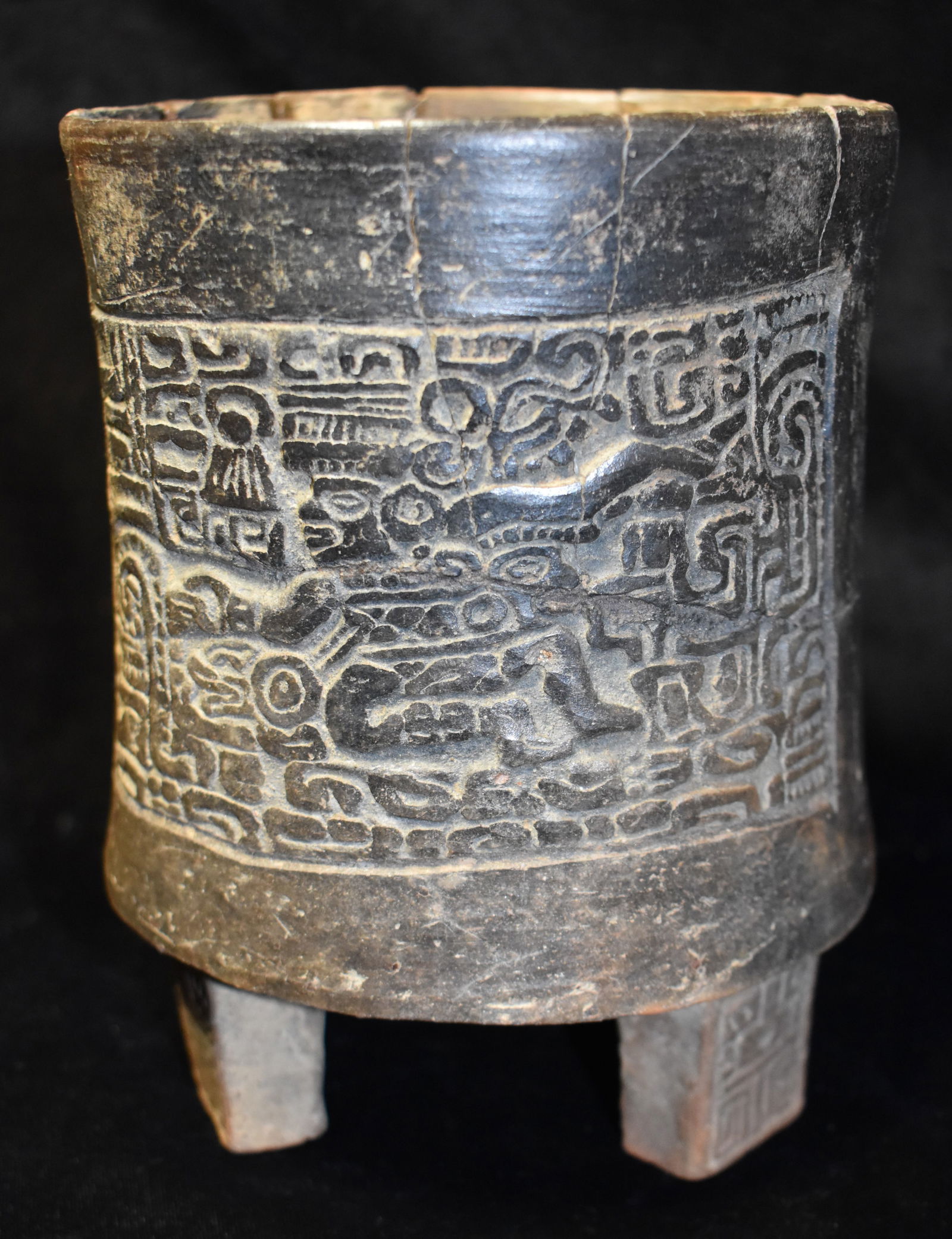 Pre-Columbian Mayan 4th Century Tripod Pottery Vessel found in Central America (1 of 11)