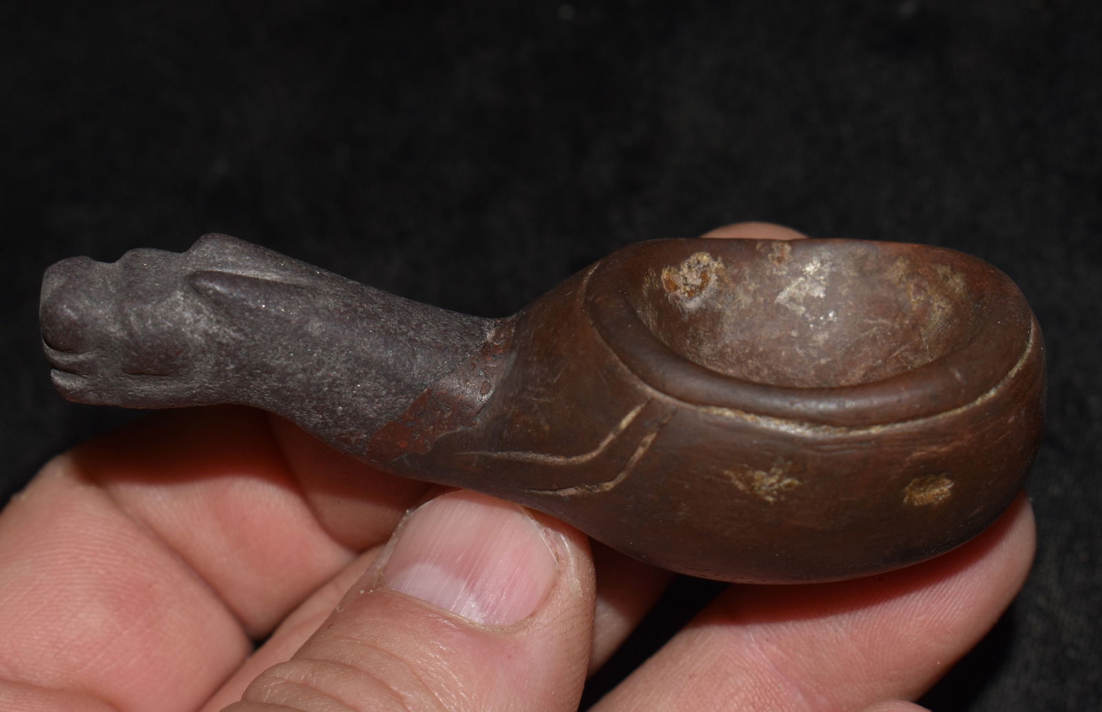 3 1/4" Interesting Pre-Columbian Incan Canopa found in Central America: 3 1/4" Interesting Pre-Columbian Incan Canopa found in Central America. Nicely developed with a long neck and an open bowl with engraving around the exterior. This Canopa could have served as a spoon