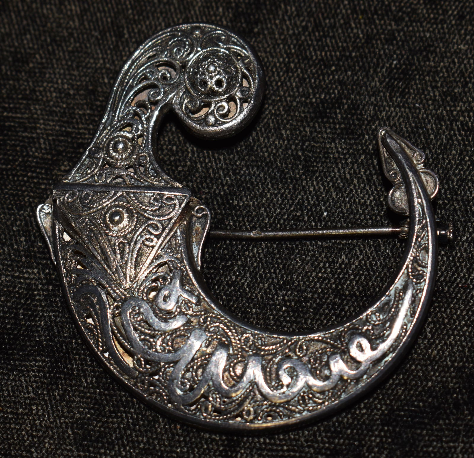 Yemeni Jambiya Dagger Brooch Circa 1920's or older.  Appears to be silver but not marked as so.  Has (1 of 6)
