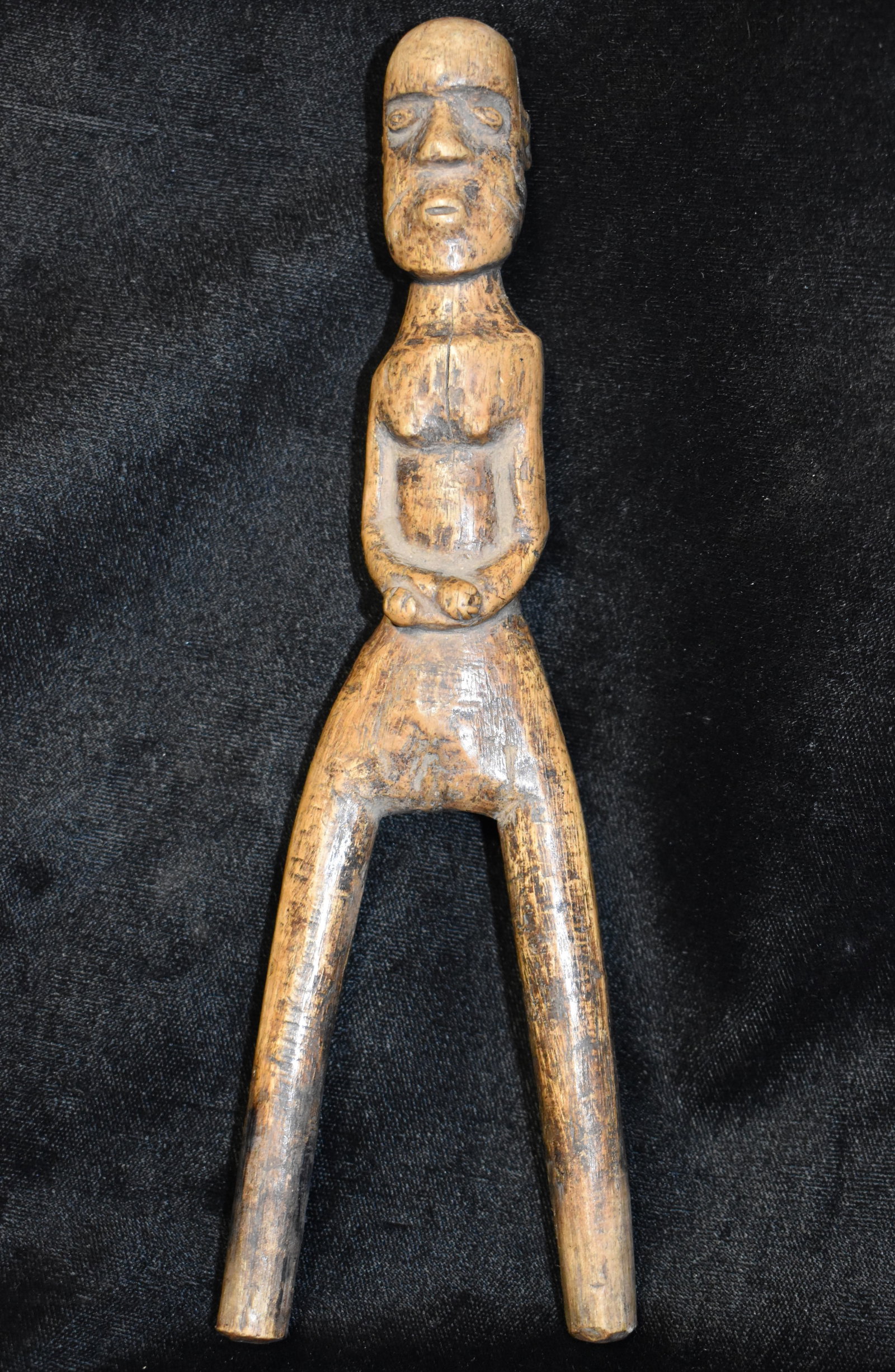Fine Old Carved African Slingshot - Lobi (Burkina Faso): Fine Old Carved African Slingshot depicting a standing female with her hands on her thighs/stomach. Lobi (Burkina Faso) origin. Carved from a medium-toned hard wood with good proportion. Old darkened 