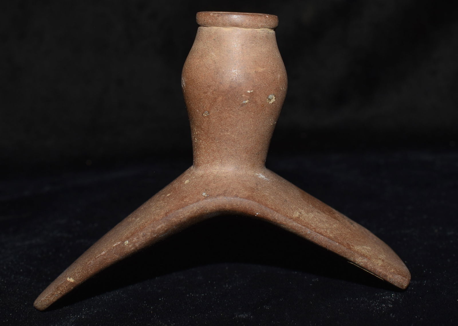 Mid-Century Platform Pipe made by Billy Guthrie: Mid-Century Platform Pipe made by the late Billy Guthrie. An unusual variation of the platform pipe with an elbowed base there were a good number of these made from the 1950's to 1970's. It may have h