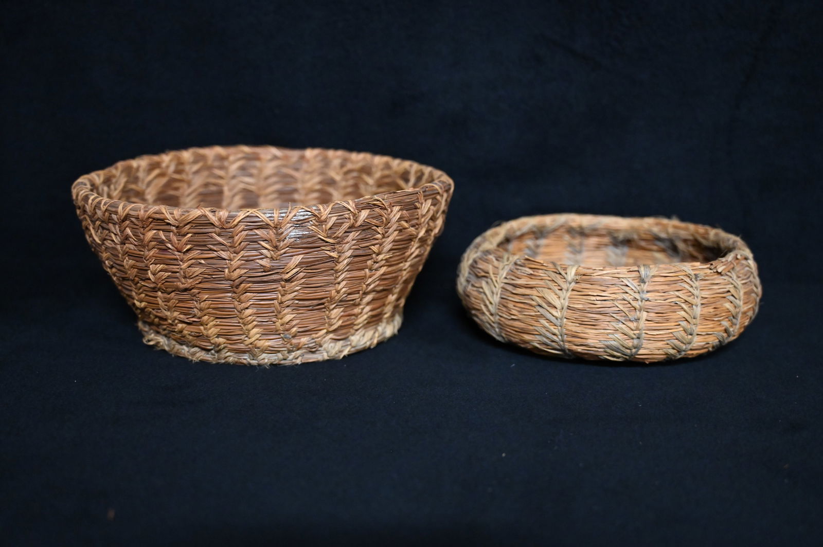2 Cherokee Hand Woven Baskets.  2 1/2" x 7" and 4" x 8 5/8". (1 of 5)