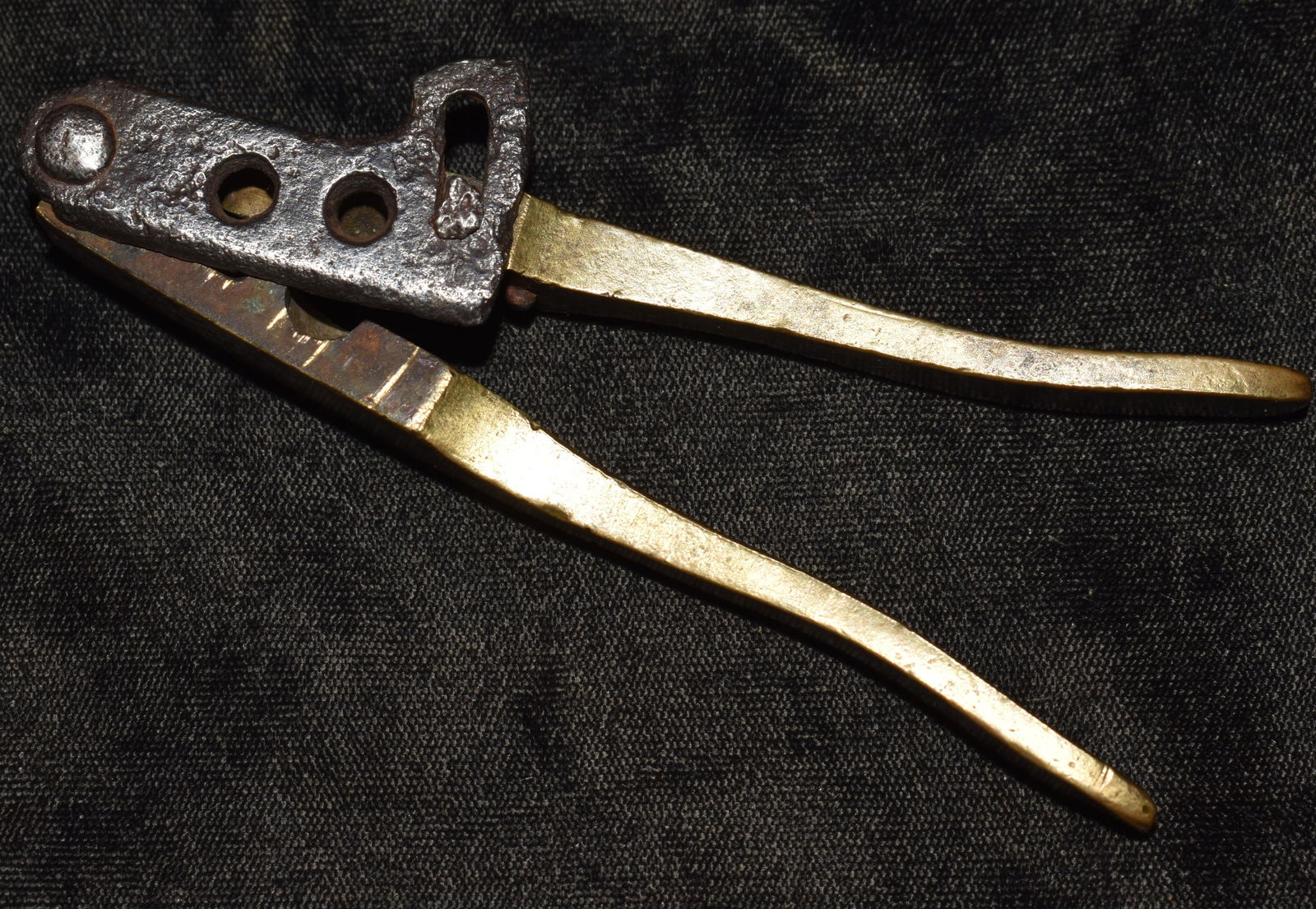 W5045 Second Generation 1851 Navy Bullet Mold Patented by Colt (1 of 6)