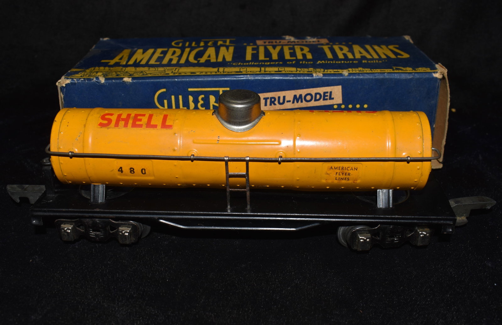 American Flyer No. 480 SHELL Tank Car O Gauge w/ Original Box Pre-War 1940: American Flyer No.480 SHELL Tank Car O Gauge w/ Original Box Pre-War 1940. Very Good condition for its age. Has a 3 or 4 paint chips and age toning as shown in photos. Box isn't perfect but good for i