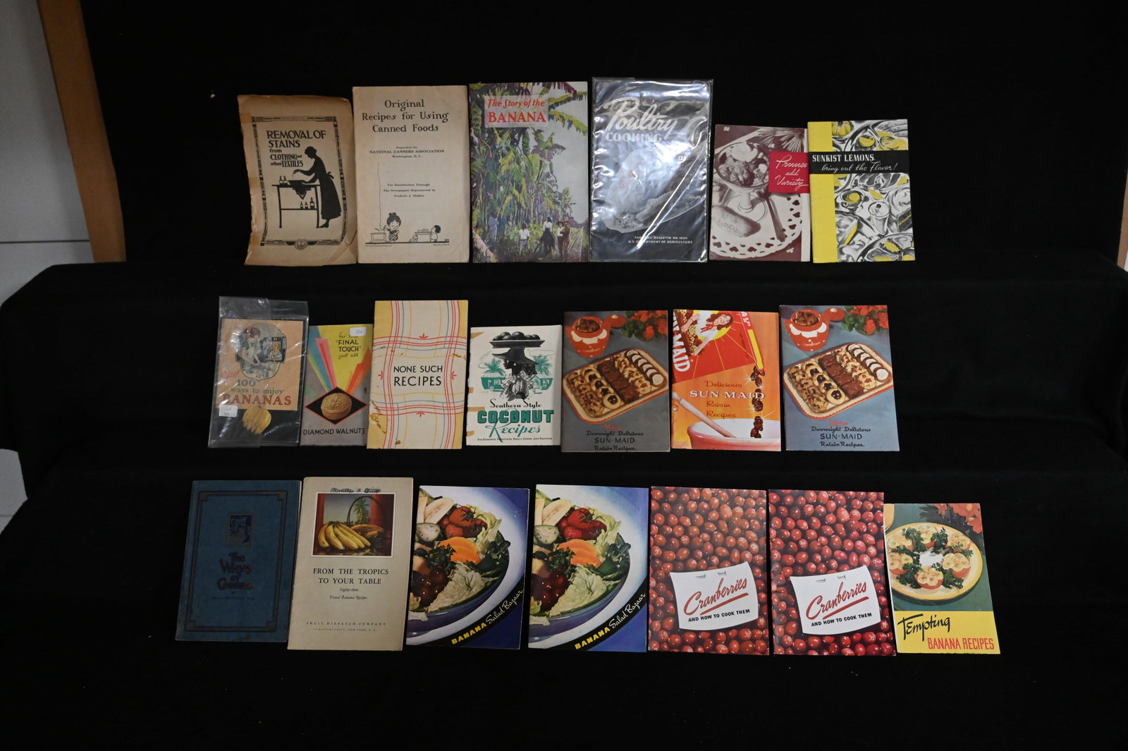 20 Vintage Advertisement Cook Books/Pamphlets From The 1900's. Includes Yes! Bananas, Sunkist,: 20 Vintage Advertisement Cook Books/Pamphlets From The 1900's. Includes Yes! Bananas, Sunkist, Sun-Maide, and more.