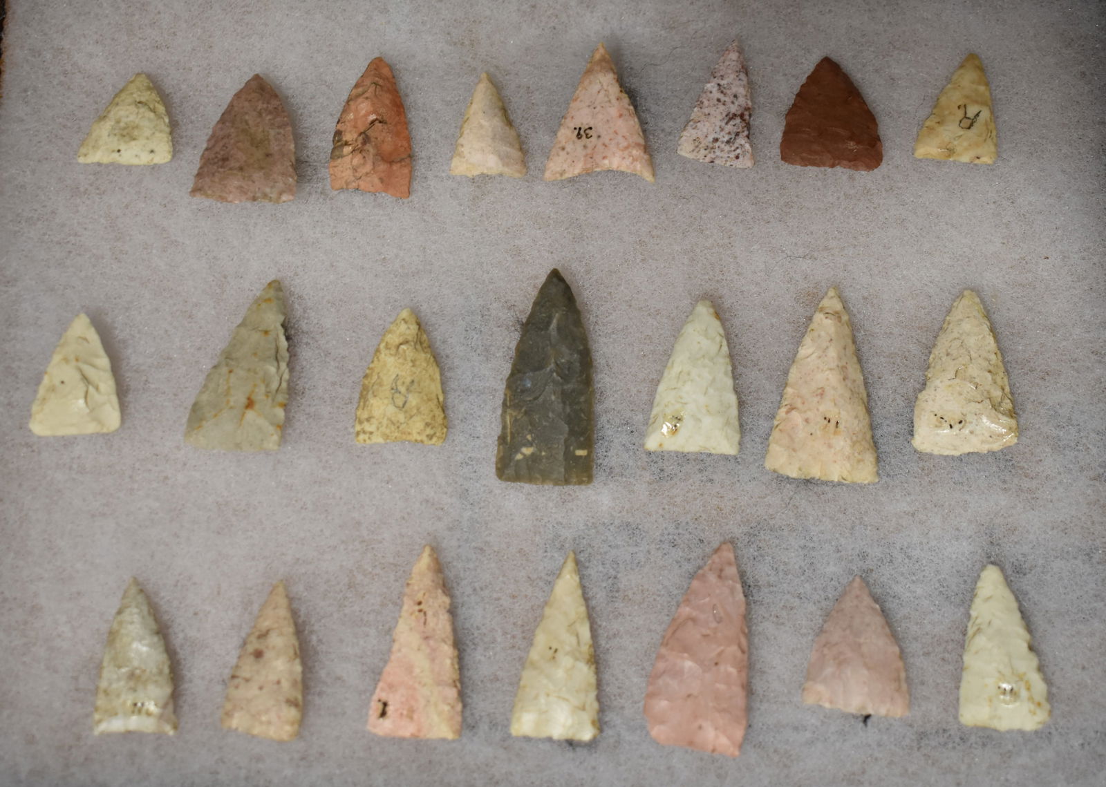 Frame of 22 Madison Arrowheads found in Pettis County, Missouri: Frame of 22 Madison Arrowheads found in Pettis County, Missouri. These points measure 3/4" to 1 3/8". Some still have a little black felt on one side where they once were glued to a board. Ex George W