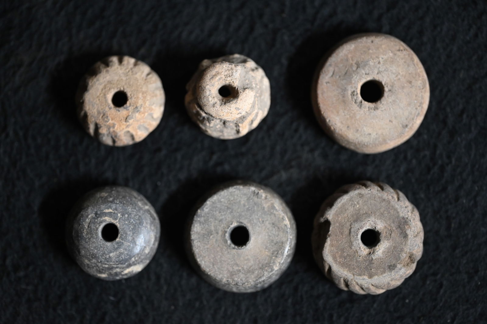 6 Pre-Columbian Mayan Clay Pottery Spindle Whorl Beads. (1 of 6)