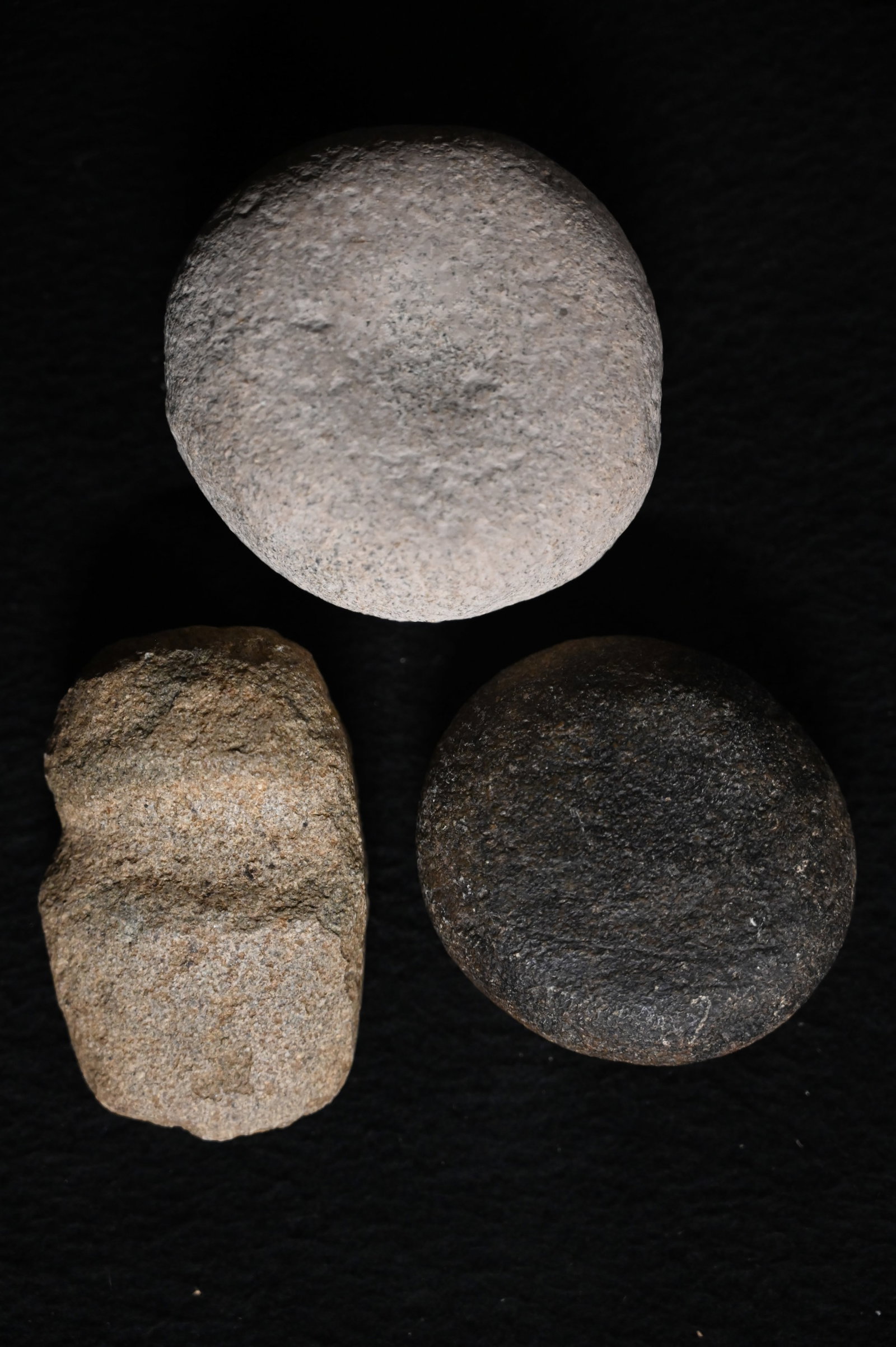 3/4 Groove Axe and 2 Biscuit Discoidals Found in Lee Co. Iowa. Axe and largest Discoidal are 3".: 3/4 Groove Axe and 2 Biscuit Discoidals Found in Lee Co. Iowa. Axe and largest Discoidal are 3".