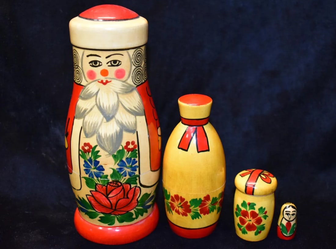 4 Vintage Matryoshka Wooden Nesting Dolls (1 of 5)