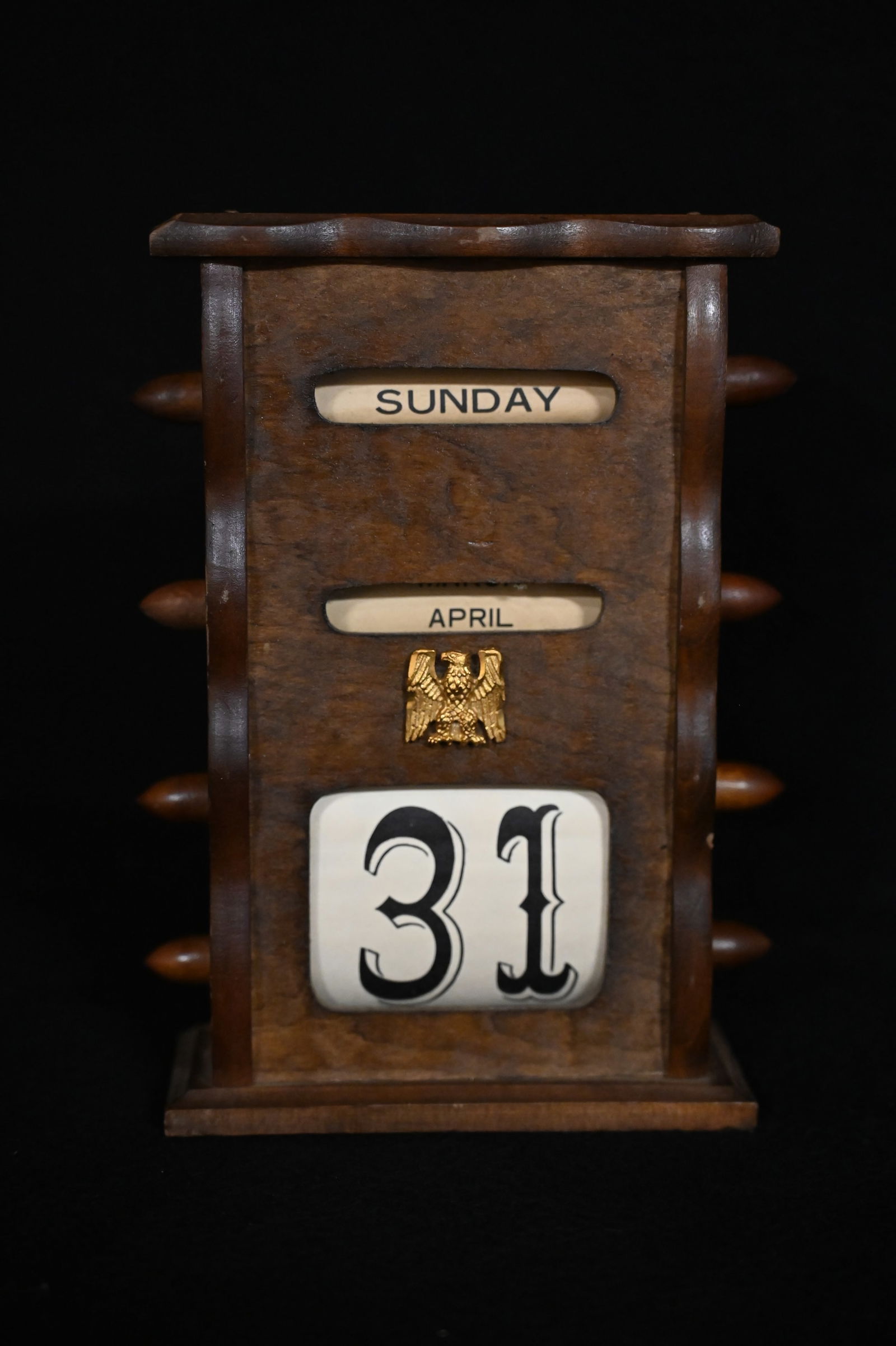 Enesco Vintage Desk Calendar Art Deco Perpetual Calendar. (1 of 5)