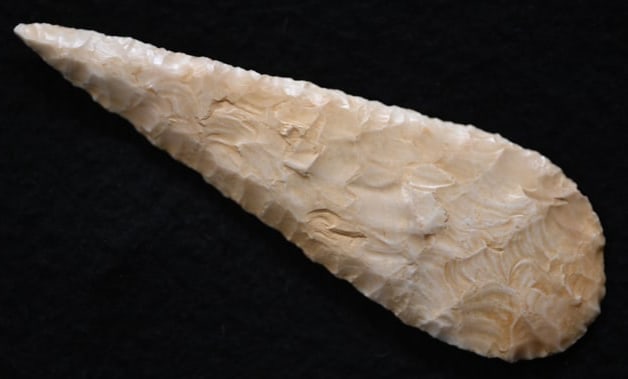 4 9/16" Cobbs Knife Found in Adair Co. Missouri. Heavily Creek Stained Ex: John Bender, Matt Lay: 4 9/16" Cobbs Knife Found in Adair Co. Missouri. Heavily Creek Stained Ex: John Bender, Matt Lay Collections. Key words: Ancient, Prehistoric Native American Indian Artifacts, Arrowheads, Stone Tools