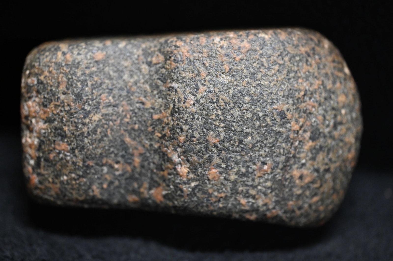 3 1/2" Granite Keokuk Axe Found in Pettis Co. Missouri Ex: Jim Goodge, Rick Koening, John Bender,: 3 1/2" Granite Keokuk Axe Found in Pettis Co. Missouri Ex: Jim Goodge, Rick Koening, John Bender, Matt Lay Collections. Comes with a Maury Meadows COA. Key words: Ancient, Prehistoric Native American 