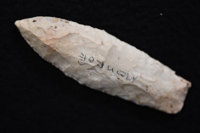 3 11/16" Nebo Hill Arrowhead Found in Monroe Co. Missouri Ex: Joe Didden Collection.: 3 11/16" Nebo Hill Arrowhead Found in Monroe Co. Missouri Ex: Joe Didden Collection. Key words: Ancient, Prehistoric Native American Indian Artifacts, Arrowheads, Stone Tools