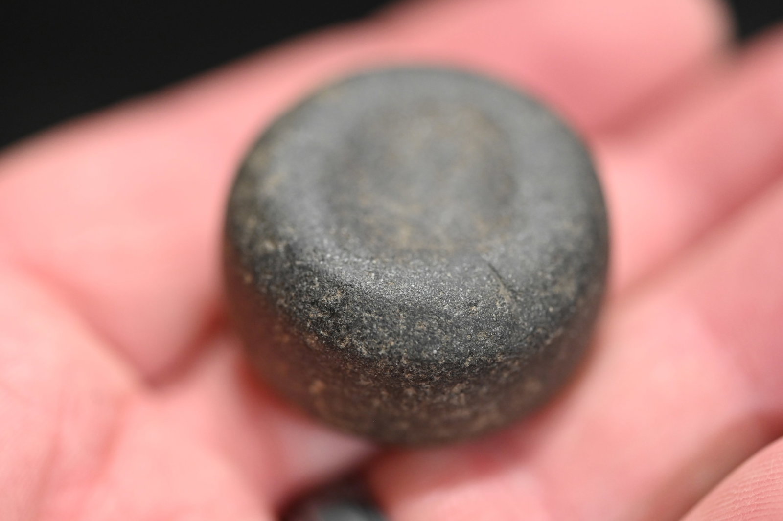 1 1/4" Miniature Discoidal Found in Illinois. Comes with a Ryan Keele COA Ex: John Bender, Matt Lay: 1 1/4" Miniature Discoidal Found in Illinois. Comes with a Ryan Keele COA Ex: John Bender, Matt Lay Collections. Key words: Ancient, Prehistoric Native American Indian Artifacts, Arrowheads, Stone Too