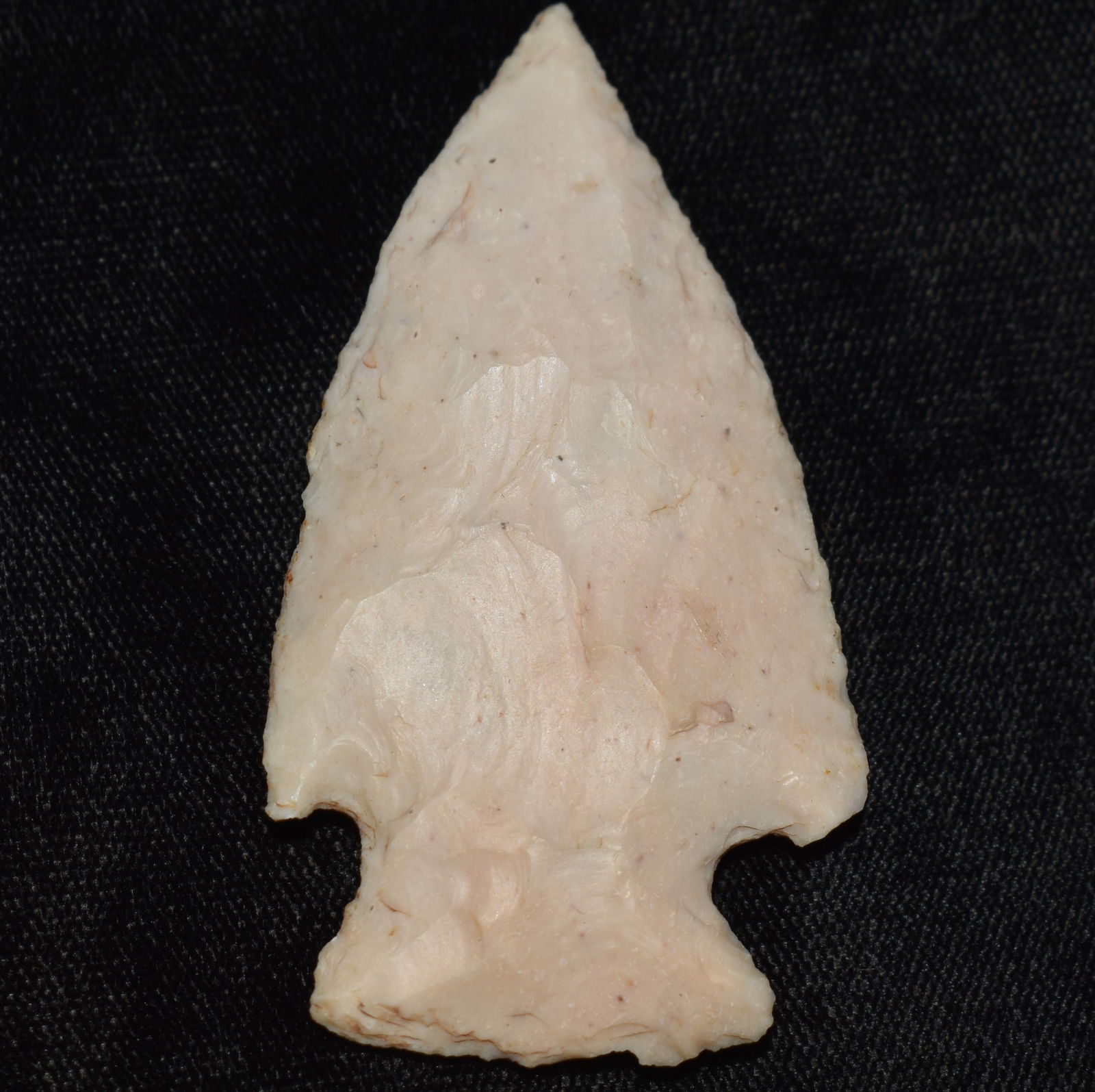 2 5/8" Nicely Made Gibson Arrowhead found in St Charles County, Missouri: 2 5/8" Nicely Made Gibson Arrowhead found in St Charles County, Missouri. Ex Tim Patrick Collection. Key words: Ancient, Prehistoric Native American Indian Artifacts, Arrowheads, Stone Tools