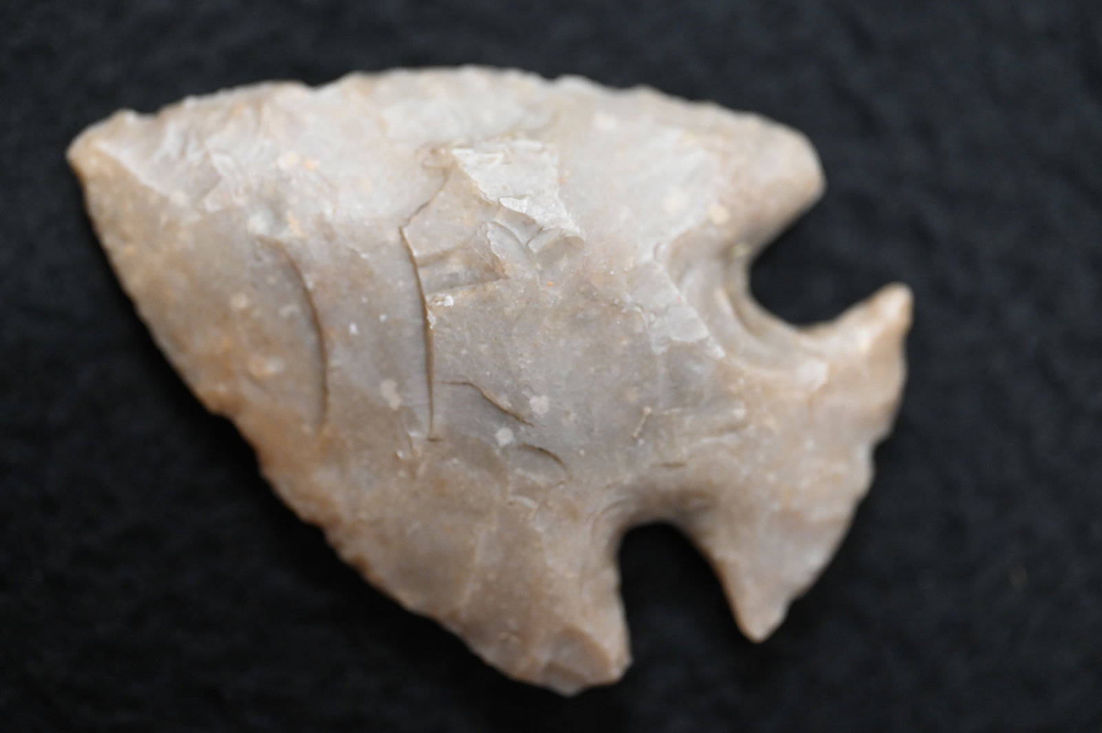 2 1/8" Snyders Found in Clark Co. Missouri Ex: James Vroom Collection.: 2 1/8" Snyders Found in Clark Co. Missouri Ex: James Vroom Collection. Key words: Ancient, Prehistoric Native American Indian Artifacts, Arrowheads, Stone Tools