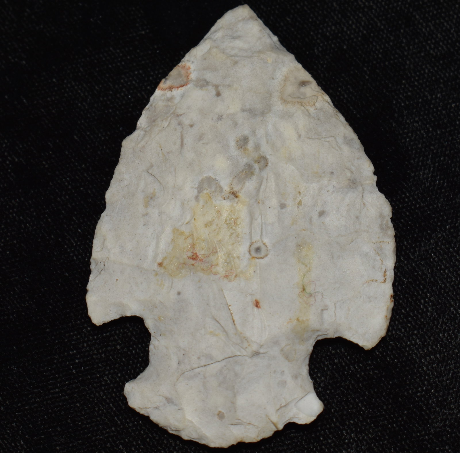 2 5/8" Snyders Arrowhead found in St Charles County, Missouri: 2 5/8" Snyders Arrowhead found in St Charles County, Missouri. Ex Tim Patrick Collection. Key words: Ancient, Prehistoric Native American Indian Artifacts, Arrowheads, Stone Tools