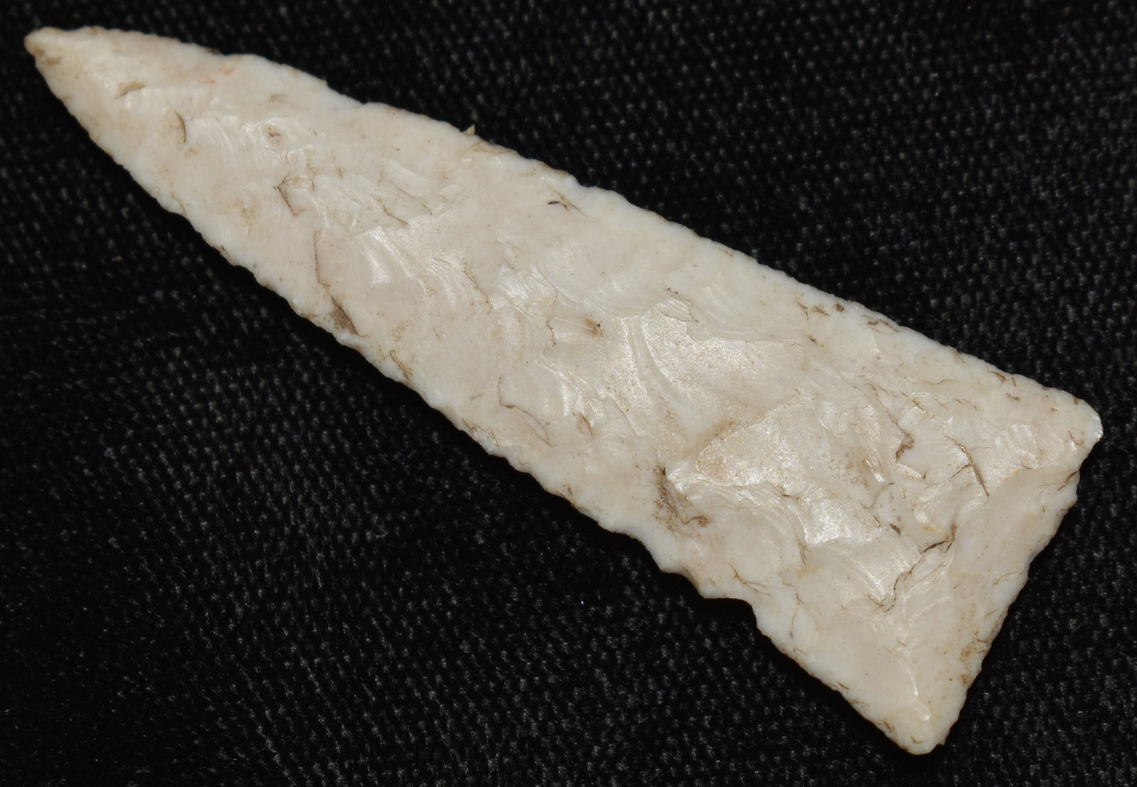 2 1/8" Super Fine and Large Madison Arrowhead found in St Charles County, Mo w/ Keele COA: 2 1/8" Super Fine and Large Madison Arrowhead found in St Charles County, Missouri. It is rare to see one of these this size so nicely made. Made of a high grade Burlington chert. Comes with a Ryan Ke