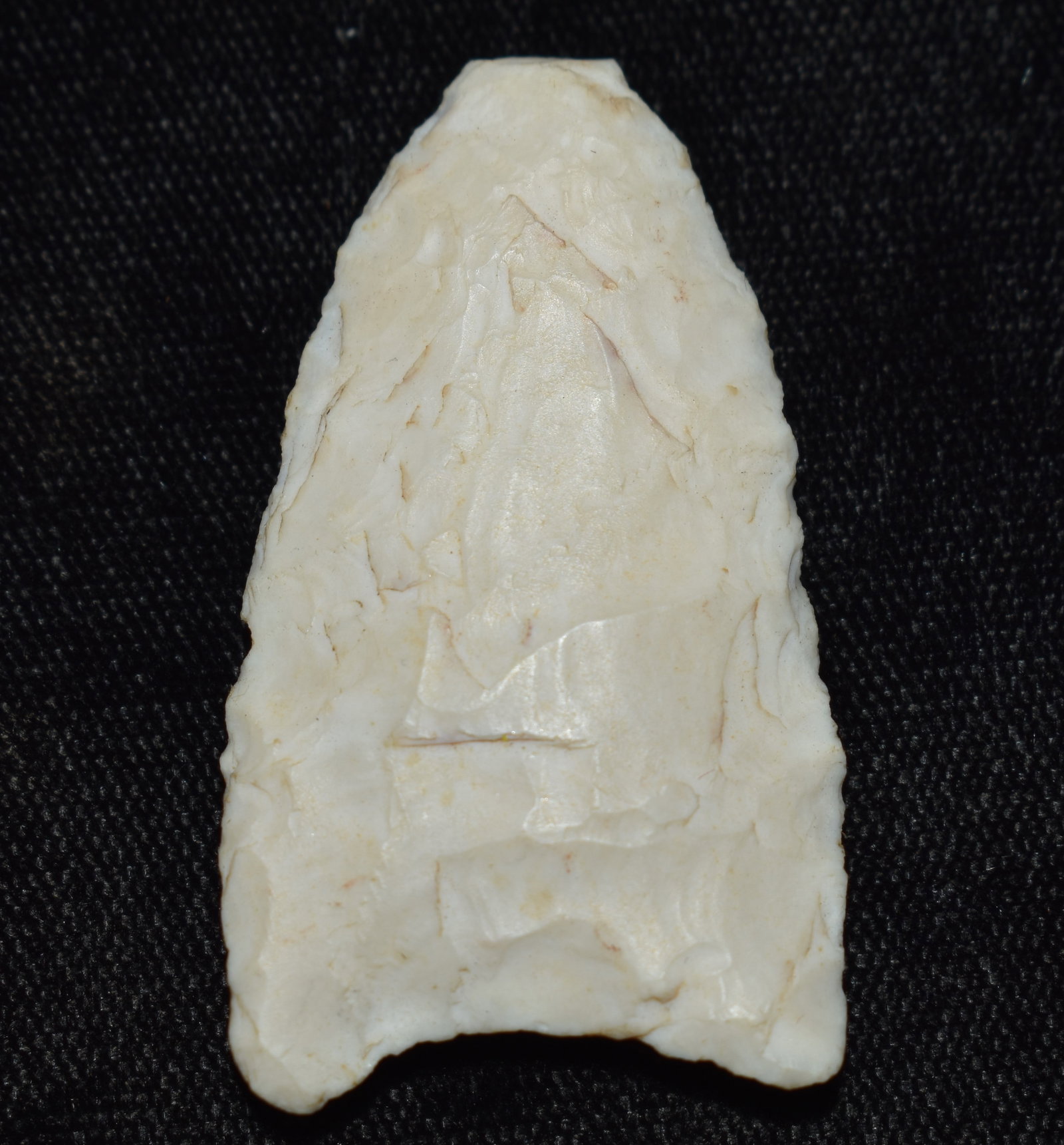 1 3/4" Dalton found in Clark County, Missouri: 1 3/4" Dalton found in Clark County, Missouri. Ex James Bond Collection Key words: Ancient, Prehistoric Native American Indian Artifacts, Arrowheads, Stone Tools