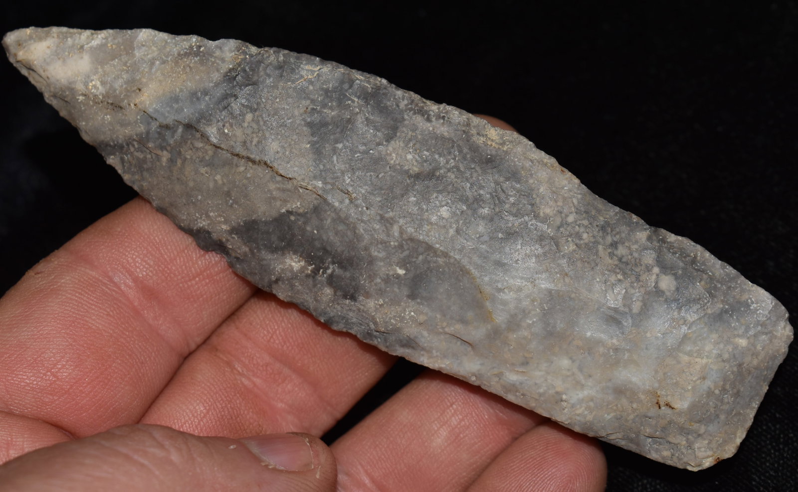 4 5/8" Mozarkite Sedalia found in Pettis County, Missouri: 4 5/8" Mozarkite Sedalia found in Pettis County, Missouri. Slightly contracting stem gives it a similar appearance to a Morse Knife. Ex George Wolf Collection.