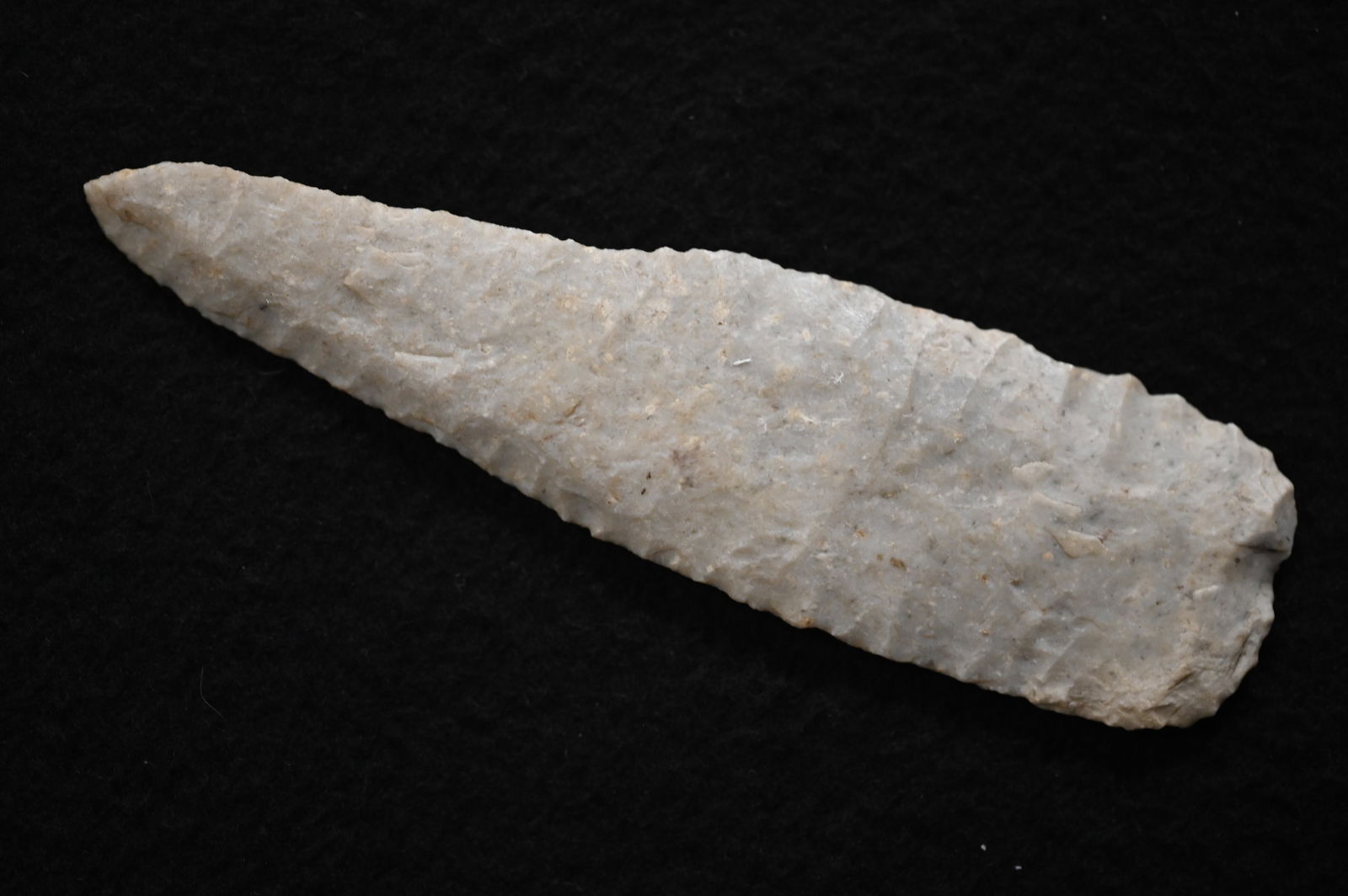 5 5/8" Dalton Knife with Re-Chipping on the tip. Found in Boone Co. Missouri and comes with a Roy: 5 5/8" Dalton Knife with Re-Chipping on the tip. Found in Boone Co. Missouri and comes with a Roy Motley COA. Our opinion is that someone modernly chipped the tip of this artifact to make it more valu