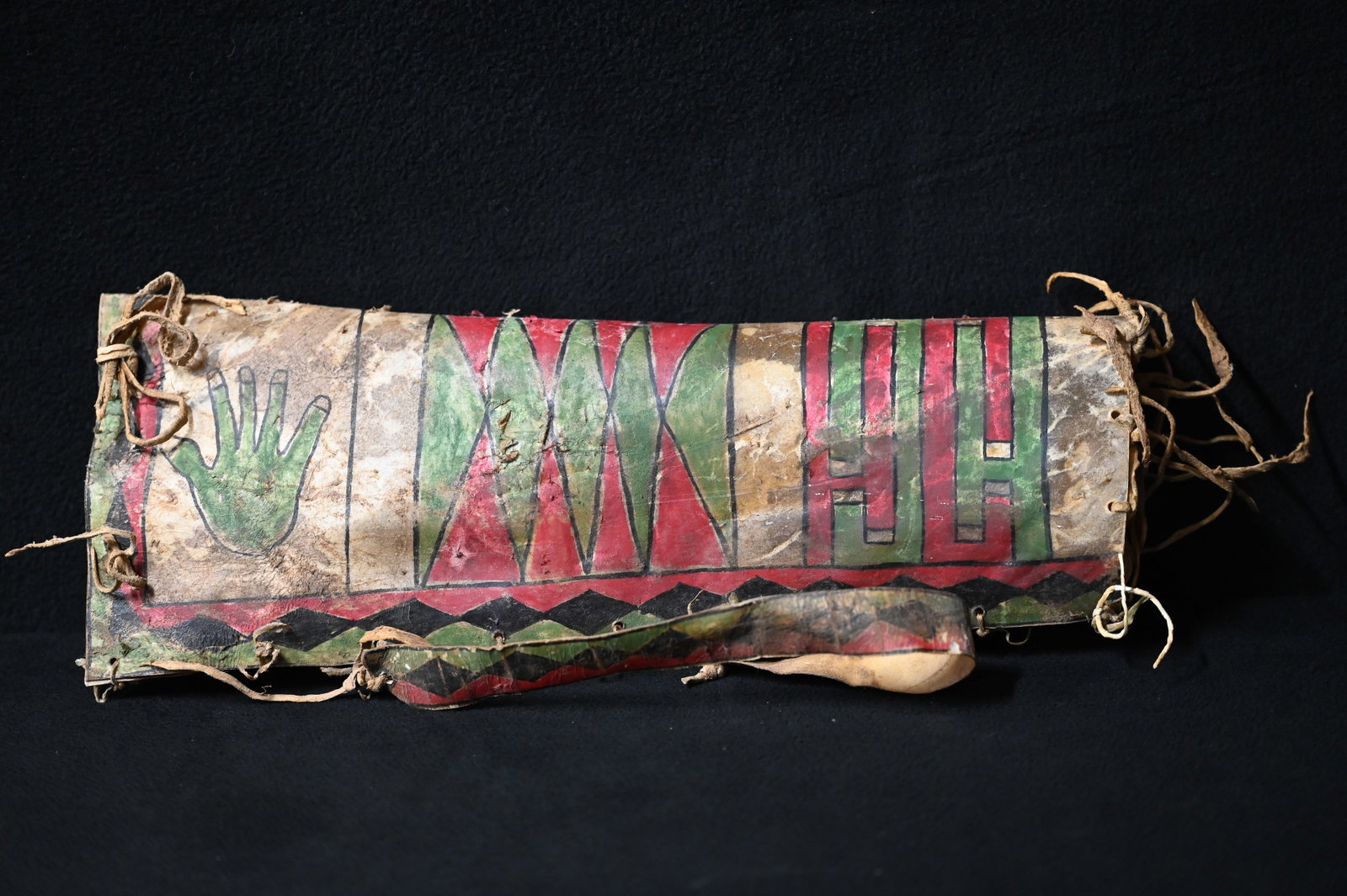 17 1/2" Sioux Par Fleche Arrow Quiver.: 17 1/2" Sioux Par Fleche Arrow Quiver.