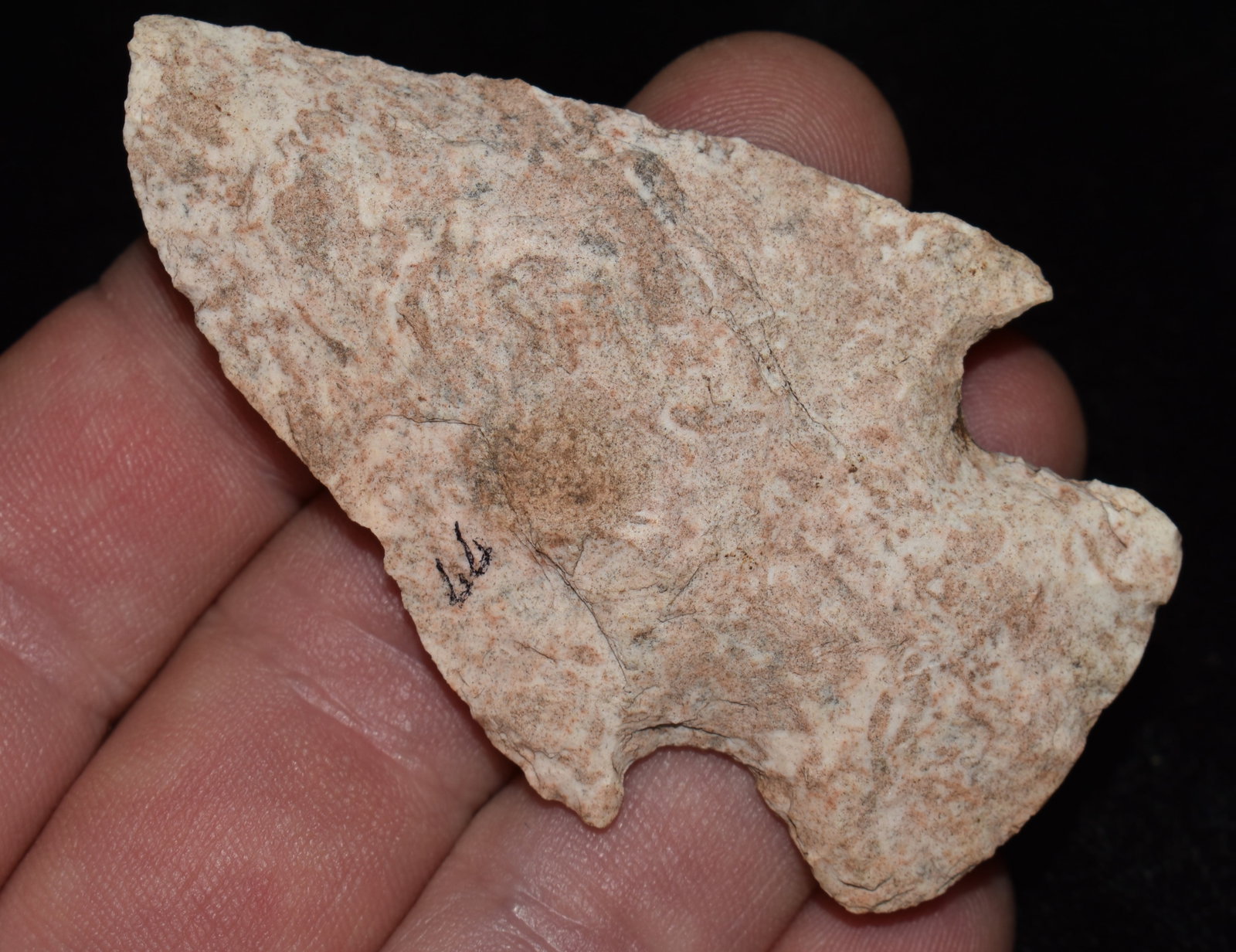 2 7/8" Hopewell Arrowhead found in Johnson County, Missouri: 2 7/8" Hopewell Arrowhead found in Johnson County, Missouri. Ex Tim Patrick Collection