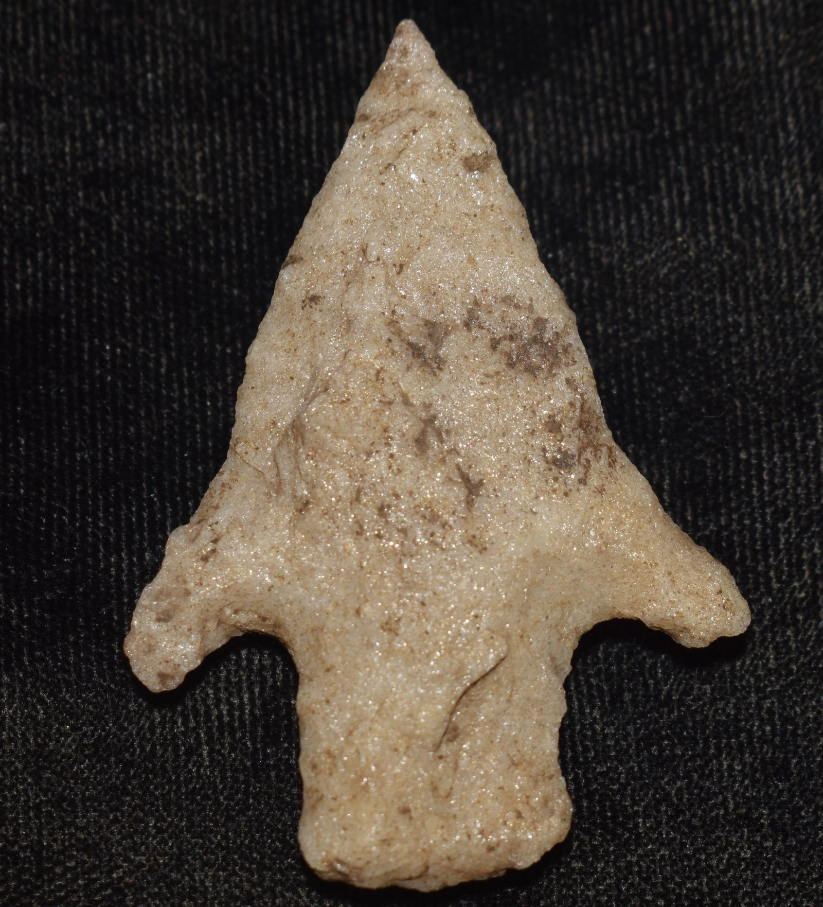 2 1/8" Quartzite Calf Creek found in Pope County, Arkansas: 2 1/8" Quartzite Calf Creek found in Pope County, Arkansas. This may also be an apple creek or other similar point type. The toughness of the material would have made it very difficult to get the desi