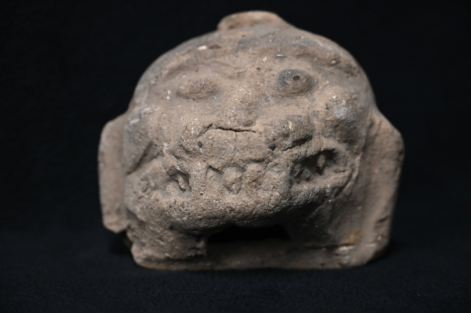 Large Monkey Effigy Pre-Columbian figure. Made to sit on a flat surface it has very little damage.: Large Monkey Effigy Pre-Columbian figure. Made to sit on a flat surface it has very little damage. Measures 5 1/4" wide and 4 1/4" Tall Ex: Tom Moxley Collection.