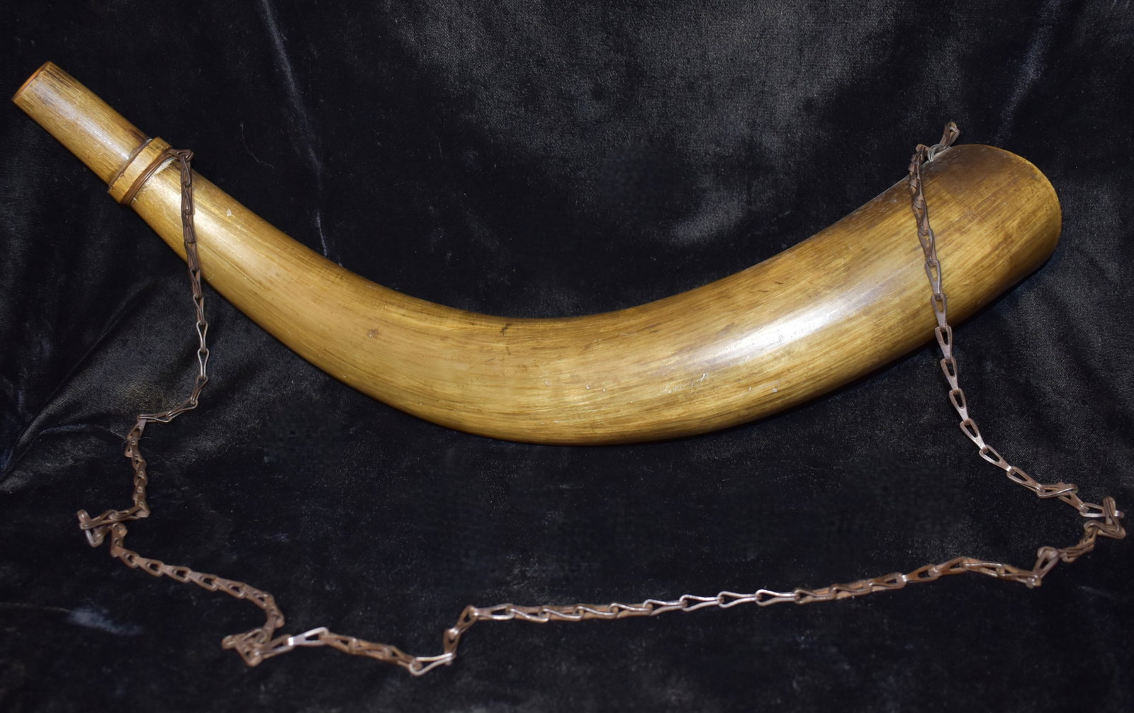 19 1/2" Vintage Hunting Dog Horn - Rustic Cow Horn: 19 1/2" Vintage Hunting Dog Horn - Rustic Cow Horn. Excellent condition. Hunters used to use these type of horns for calling their dogs in from hunting various things such as Raccoons, Foxes, Coyotes 
