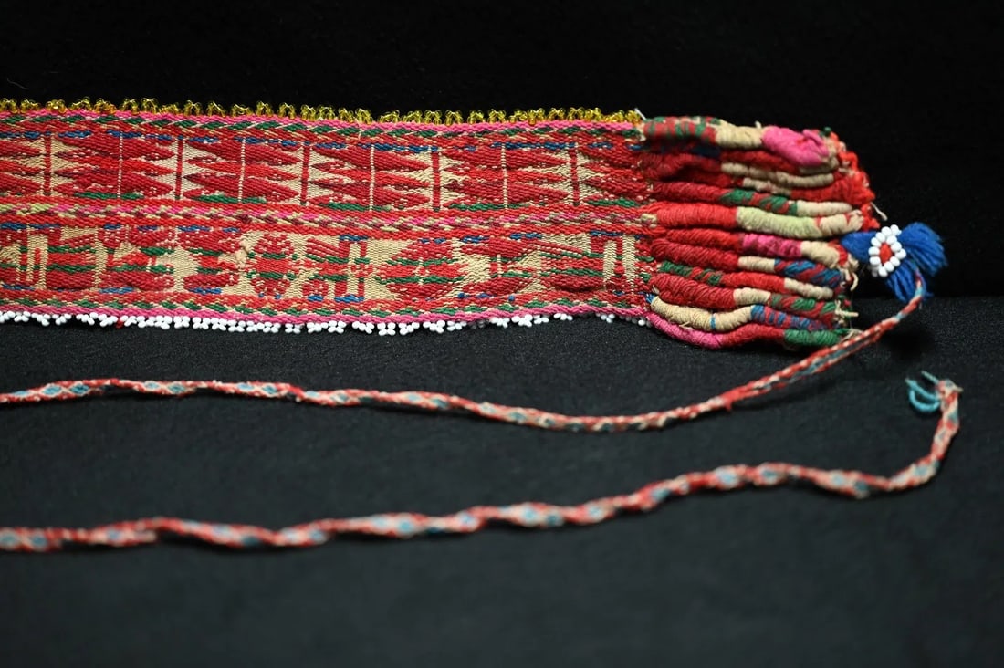 Mid-Century Hand Woven Vintage Textile Art Beaded Head Band from Peru: Mid-Century Hand Made Vintage Woven Textile Art Beaded Head Band from Peru. Mid-Century intricately hand woven Textile Art Head Band. Measures 48". This head band was made by a skilled artisan using t