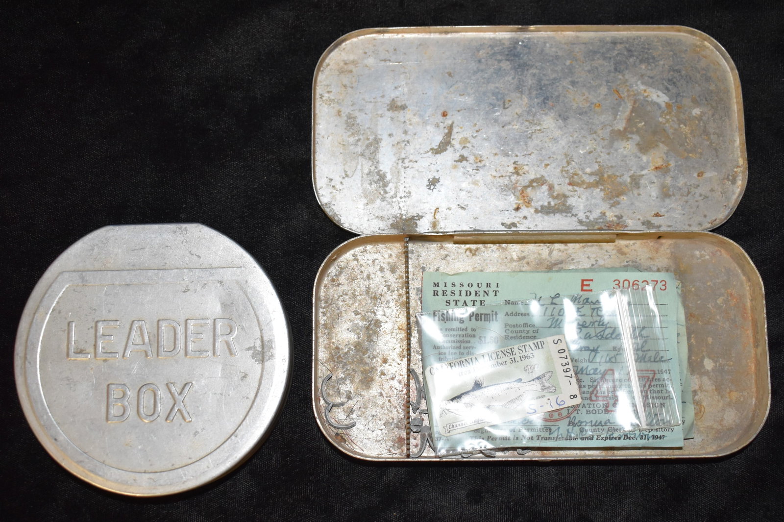 2 Mid Century Aluminum Small Tackle Boxes w/ 2 1946/47 Fishing Permits and 1963 CA Fishing Stamp.: 2 Mid Century Aluminum Small Tackle Boxes w/ 2 1947 Fishing Permits and 1963 CA Fishing Stamp. Leader Box is in very good condition for its age with a couple minor dings. Longer tackle box saw more us