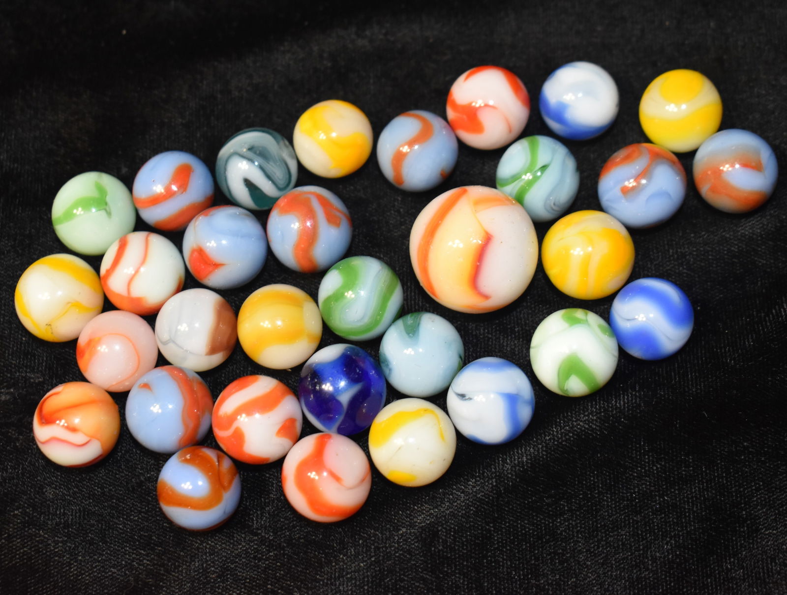 30+ Mid-Century and Older Marbles - Akro Agate, Champion etc.: 30+ Mid-Century and Older Marbles - Akro Agate, Champion etc. Mixed group of marbles by various makers. Over all the marbles in this group are in very good to excellent condition. Looked over them a l