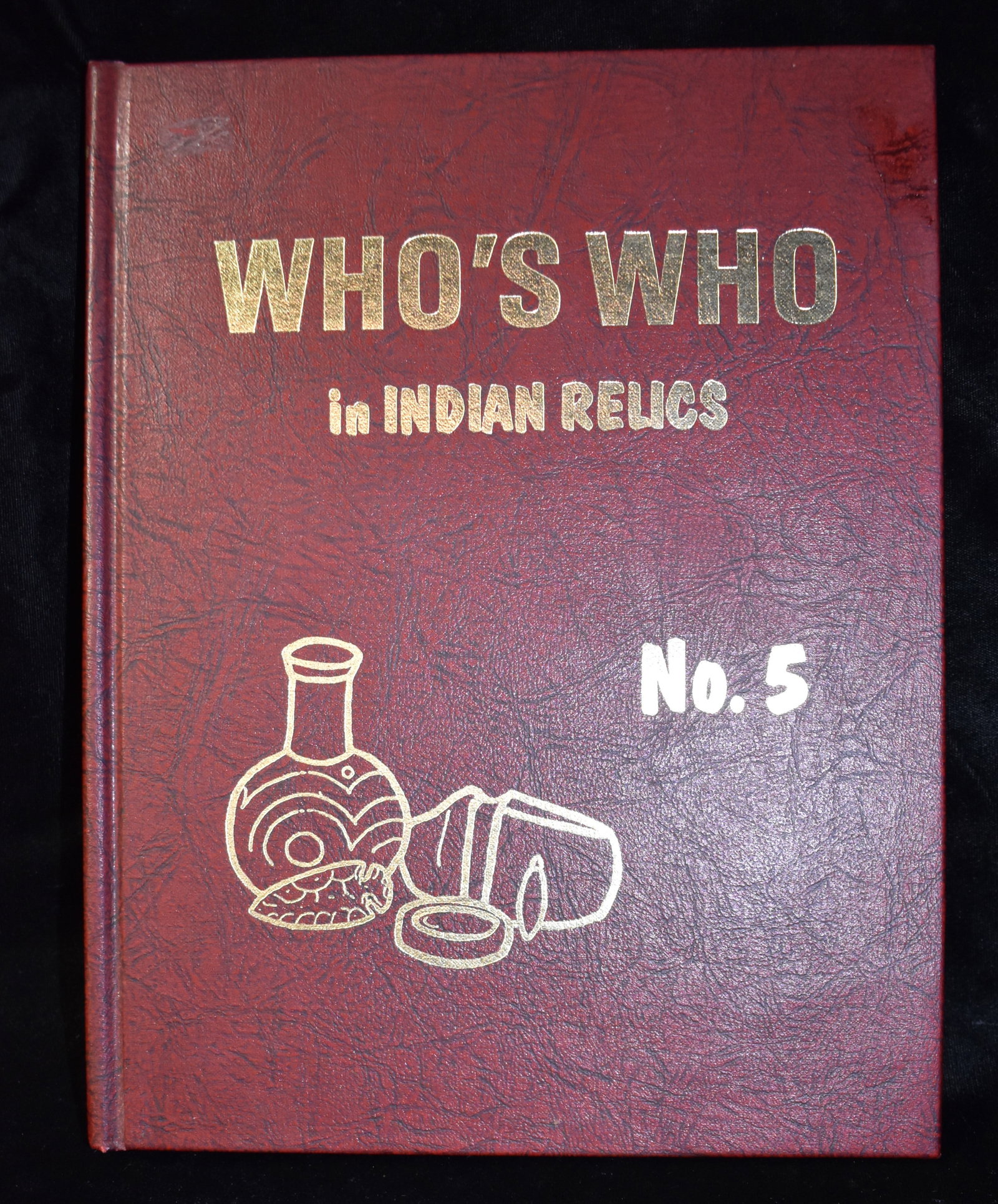 1980 1st Edition Who's Who in Indian Artifacts Volume 5: 1980 1st Edition Who's Who in Indian Artifacts Volume 5 by Ben Thompson. Minor shelf wear to cover. Very good condition hardback.