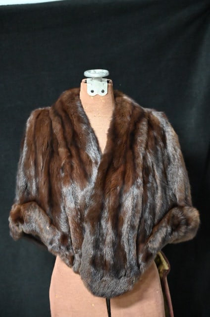 Flemington Mink Fur Shawl Lenth 18 inches.: Flemington Mink Fur Shawl Lenth 18 inches.
