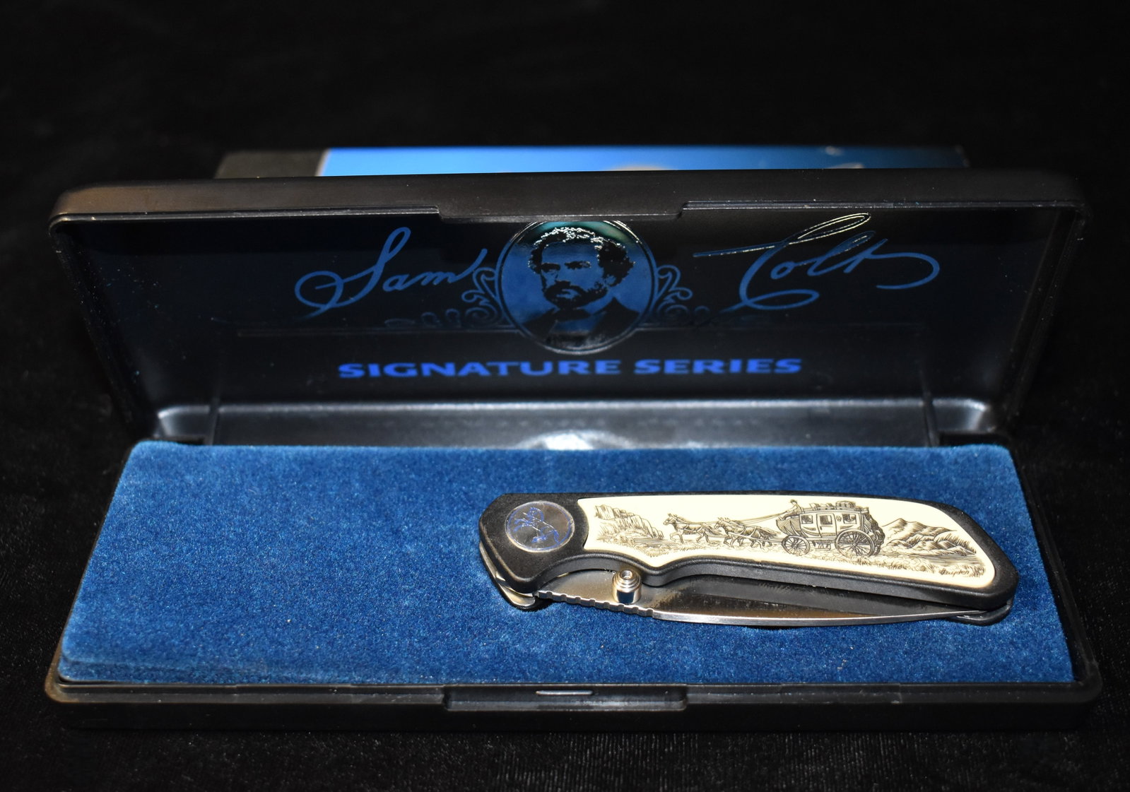 VINTAGE SAM COLT SIGNATURE SERIES CT 36 Pocket Knife NIB: VINTAGE SAM COLT SIGNATURE SERIES CT 36 Pocket Knife. New in its original box.
