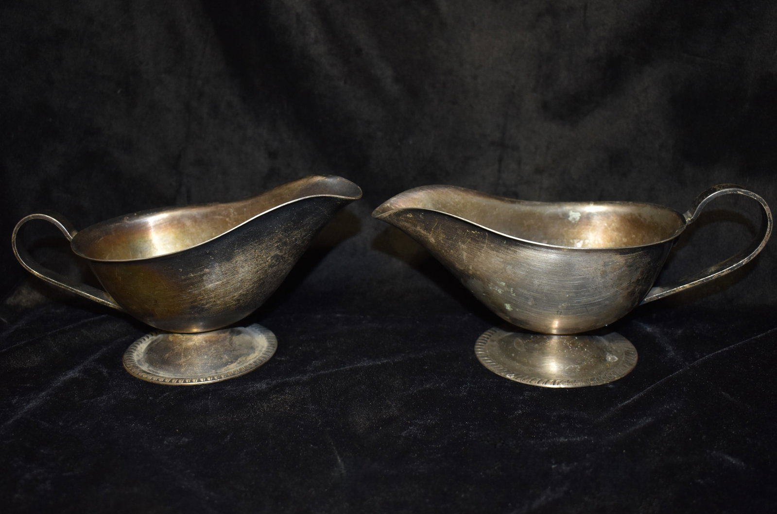 2 Mid-Century Trans World Airlines (TWA) Silver Plate Pitchers: Trans World Airlines Silver Plate Pitchers. Excellent condition for their age. Tarnish to silver from age. TWA manufactured silver collectibles primarily in the 1950's-1960's using International Silve