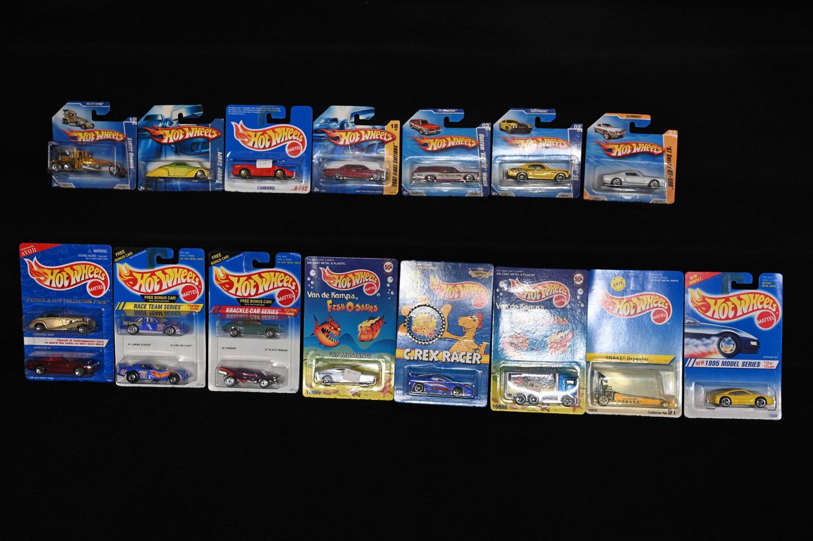 15 Hot Wheels 94'-96' and 2007'-2009'. In brand new condition in the original packaging.: 15 Hot Wheels 94'-96' and 2007'-2009'. In brand new condition in the original packaging.