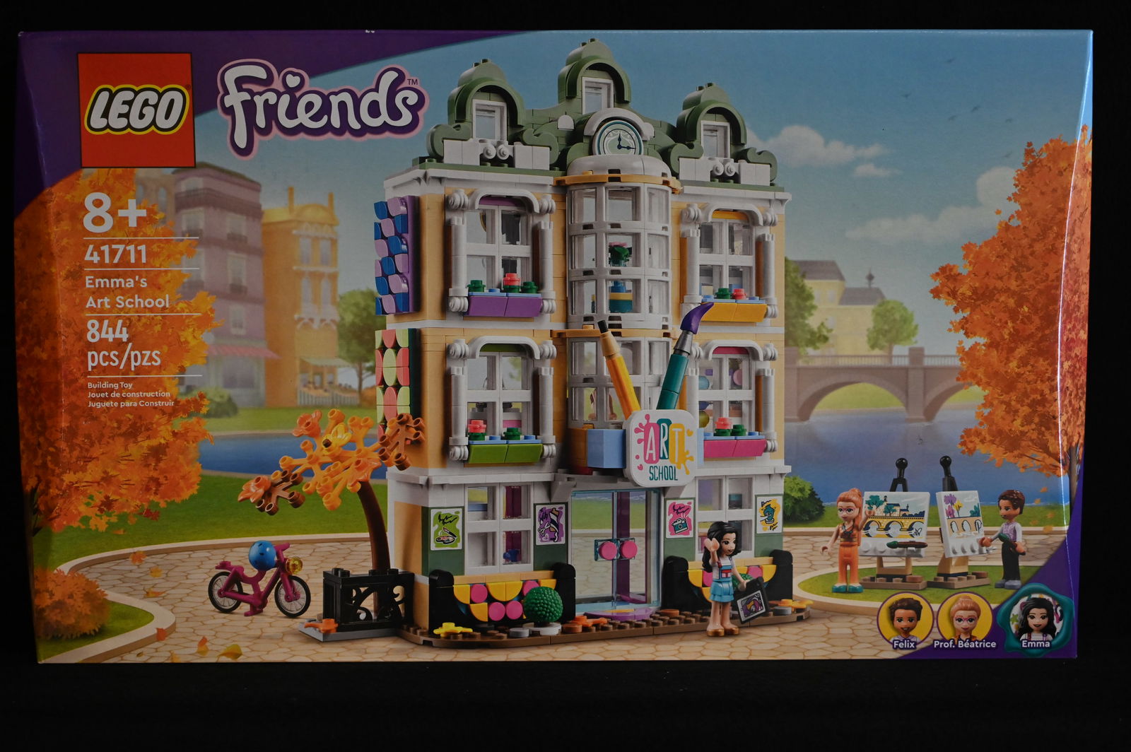 Lego Friends Emma's Art School 41711 brand new never opened condition.: Lego Friends Emma's Art School 41711 brand new never opened condition.