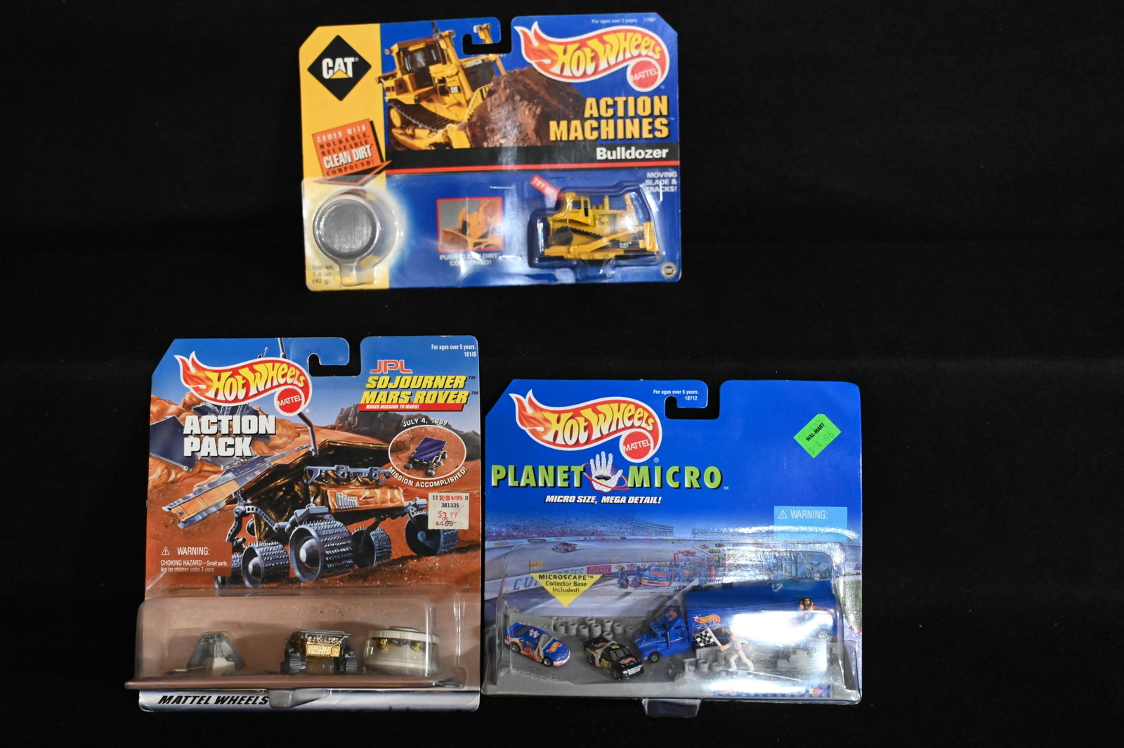 Hot Wheels 2 Action Packs 1997 and 1 Action Machines 1997 Cat Dozer.: Hot Wheels 2 Action Packs 1997 and 1 Action Machines 1997 Cat Dozer.