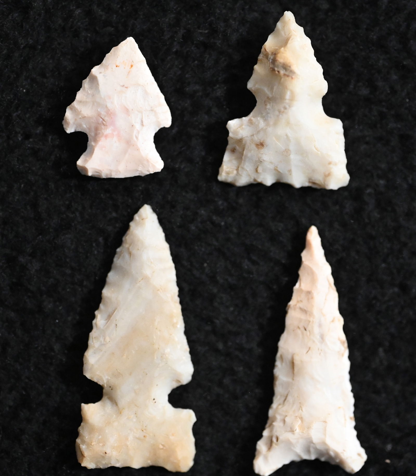 4 Bird point Arrowheads Found in Franklin Co. Missouri longest is 1 1/4" Ex: Raenhard Wesselschmidt (1 of 6)