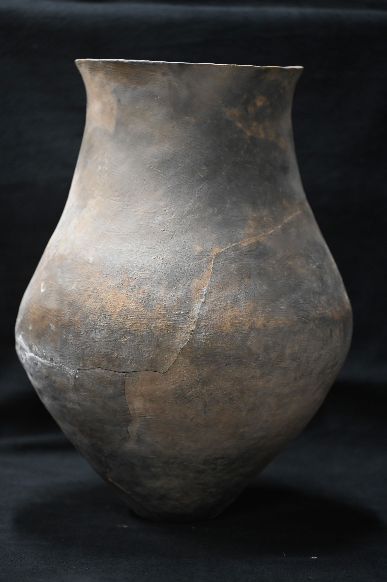 19 3/4" Large Pottery Vessel Olla Shaped Found by John Dunlap in San Juan Co.  New Mexico prior to 1 (1 of 13)