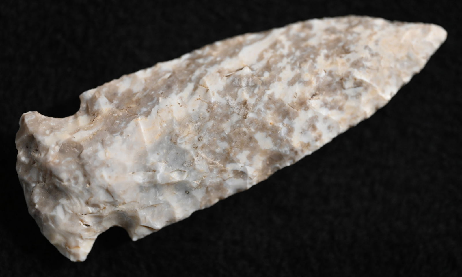 3 1/4" Colorful Gibson Arrowhead Found in Sullivan Co. Missouri. Comes with a Roy Motley COA Ex: (1 of 11)