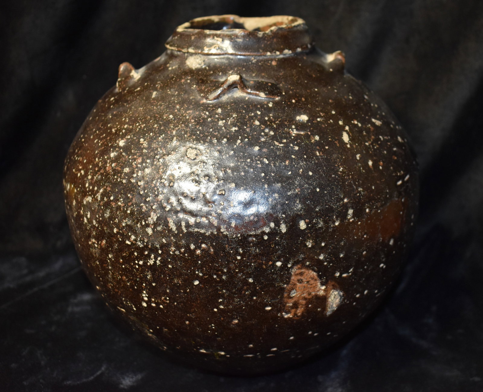 18th to 19th Century Large Glazed Chinese Rice Wine Storage Pottery Urn: 18th to 19th Century Large Glazed Chinese Rice Wine Storage Urn. A glazed Chinese rice wine storage urn is a traditional ceramic vessel used to store rice wine. These urns are typically made from porc
