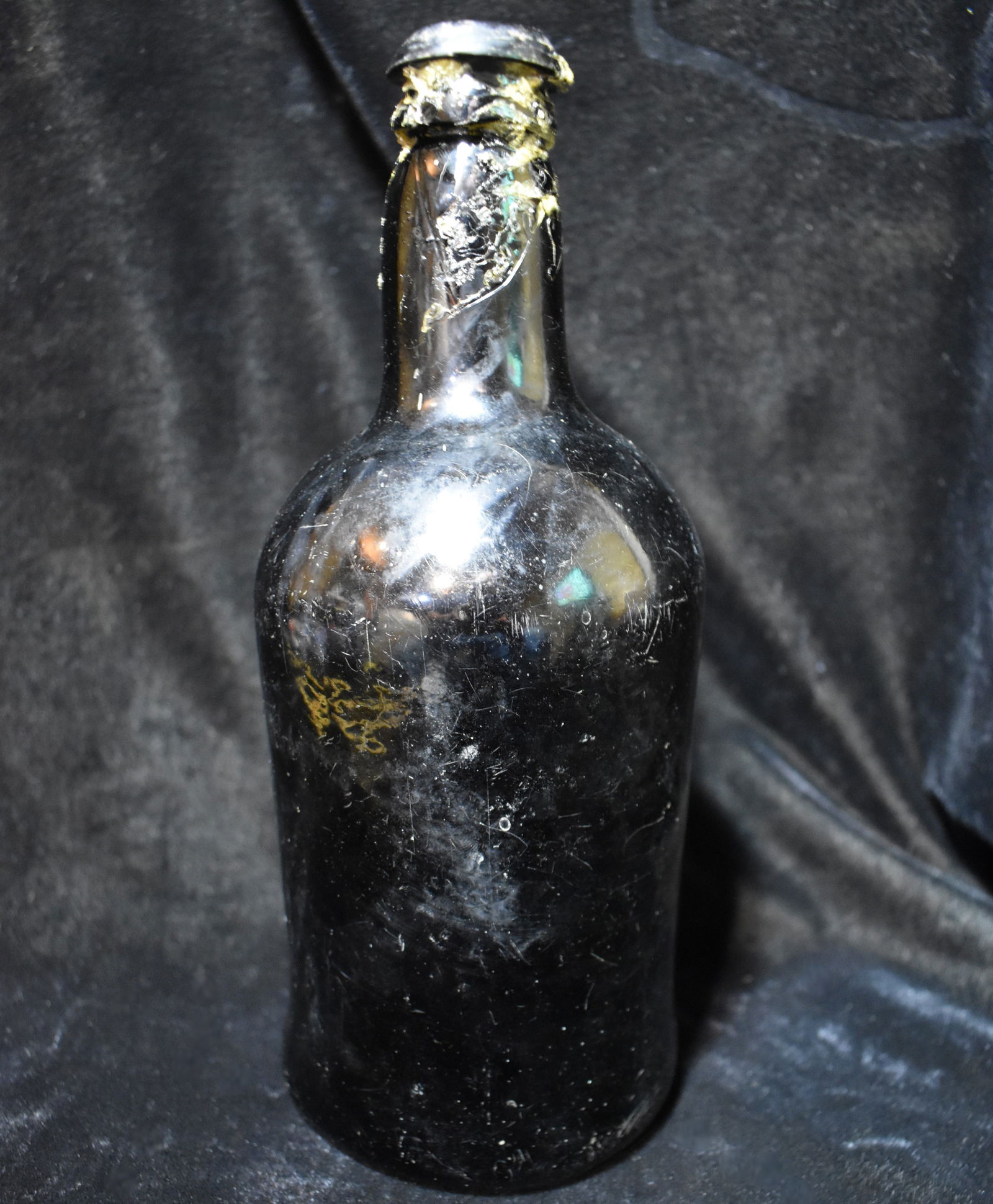 1760's British Mallet Bottle - 9 1/8" tall (1 of 9)