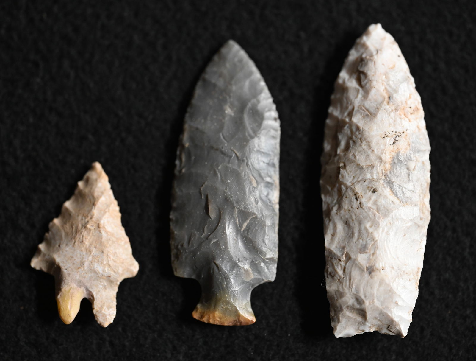 2 3/8" Table Rock w/ Modern rechipping on the tip, 2 5/8" Nebo Hill w/Modern rechipping on the base, (1 of 3)